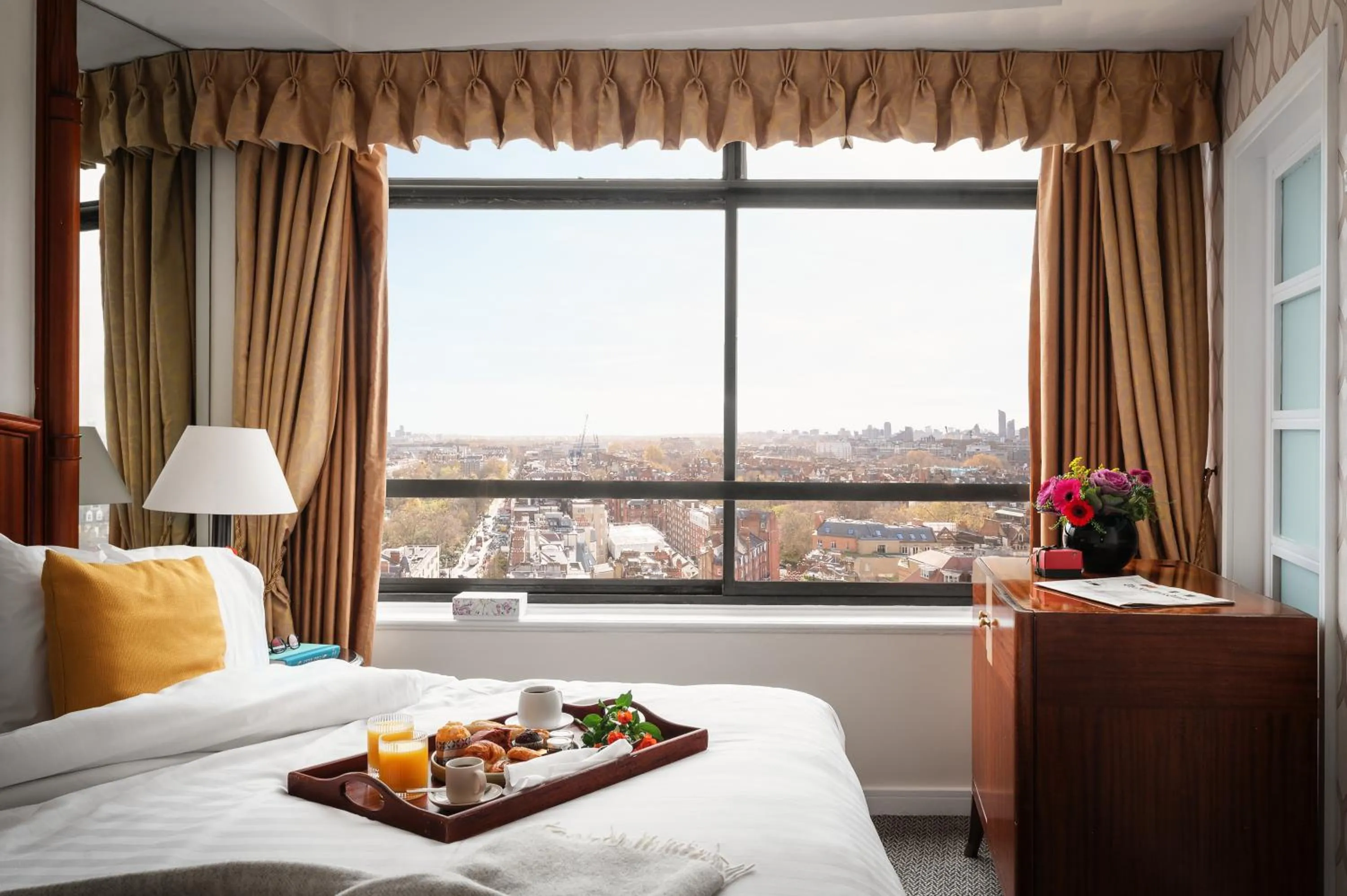 Breakfast, Bed in Millennium Hotel London Knightsbridge