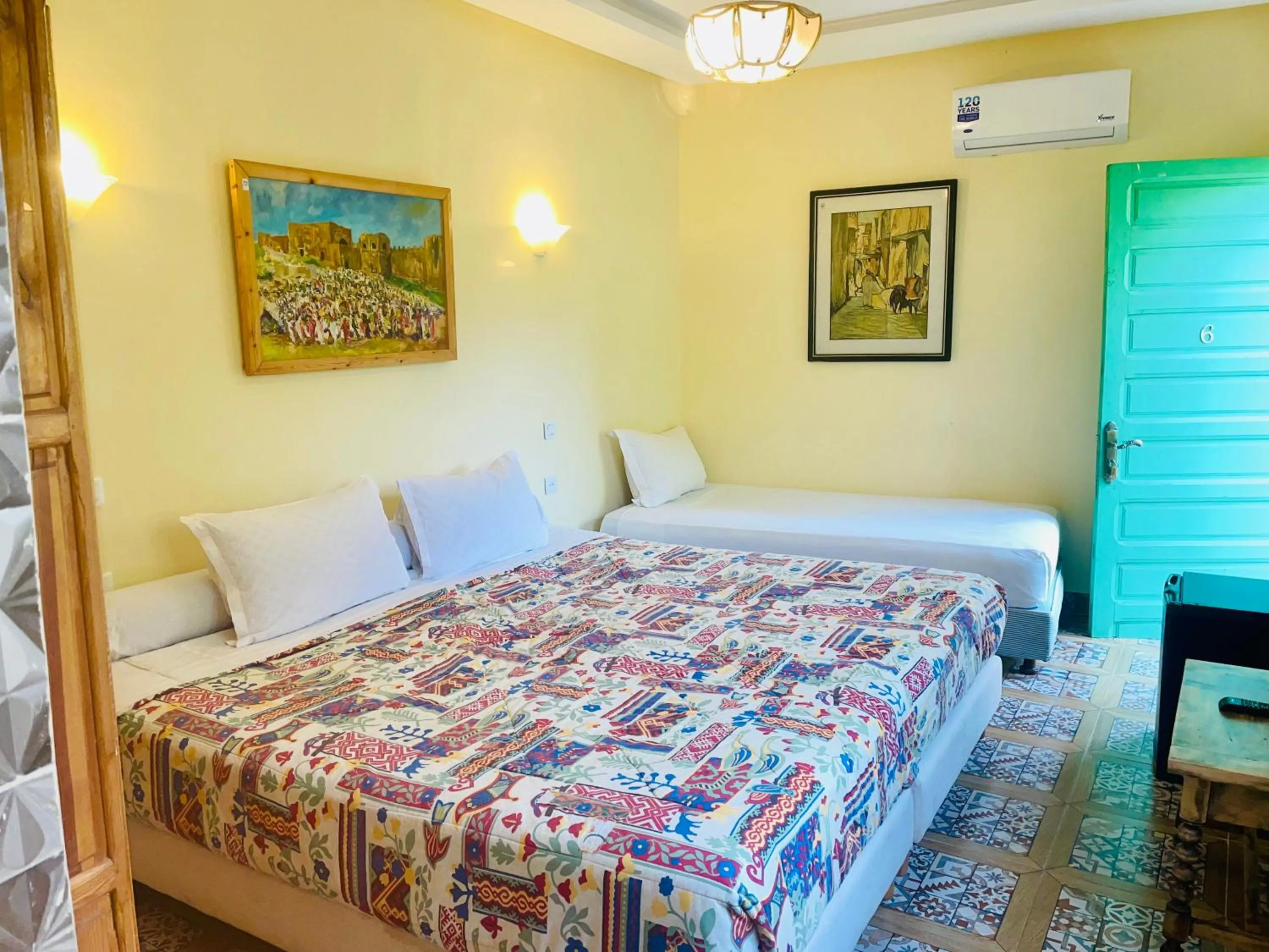 Bed in Villa Baddi Marrakech