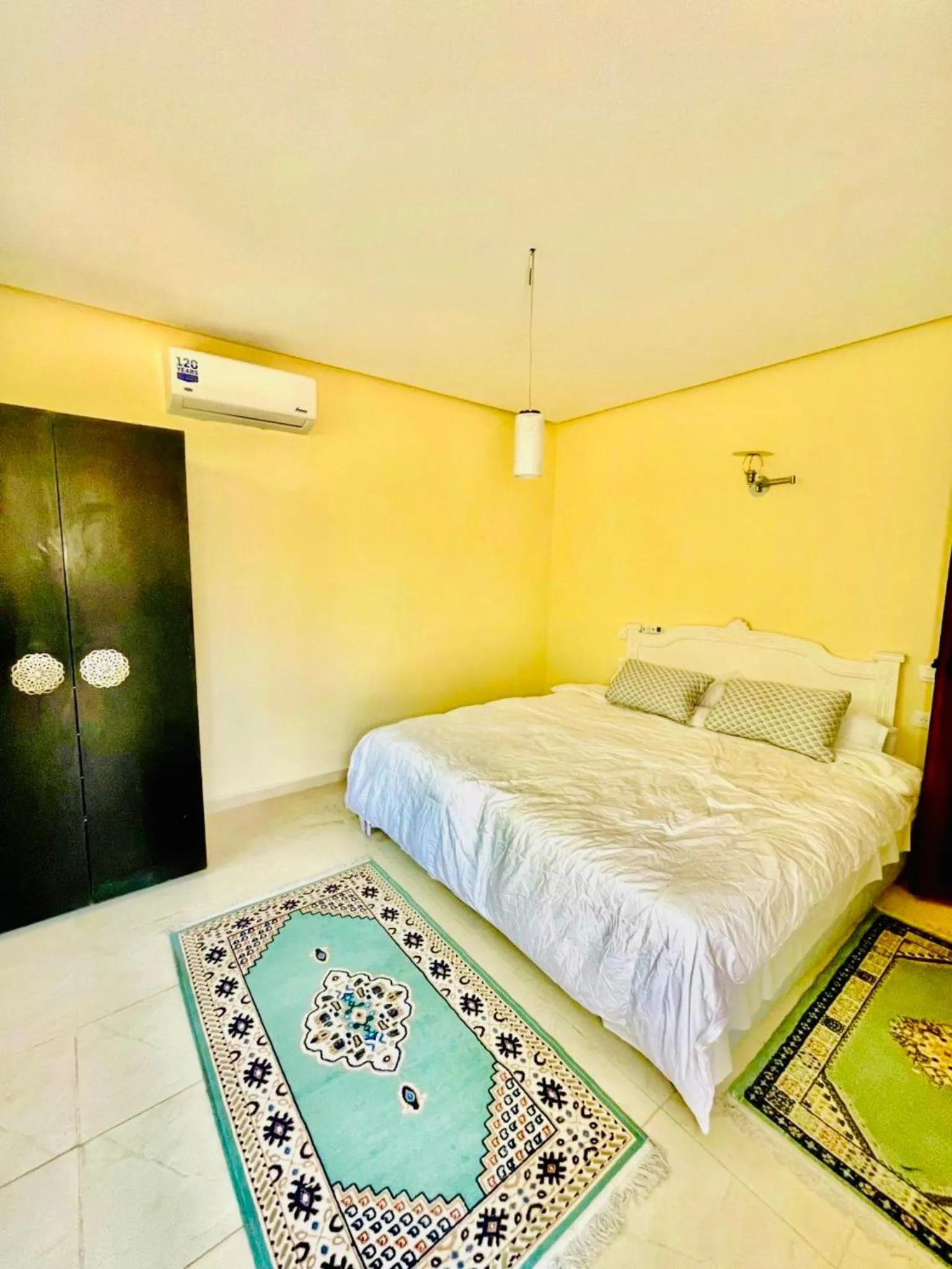 Bed in Villa Baddi Marrakech