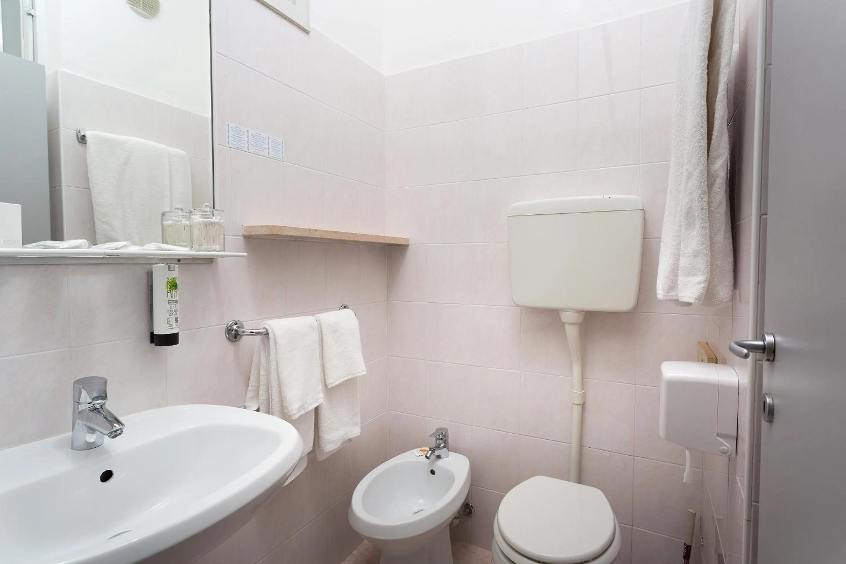 Bathroom in Hotel Caribe - Garda Lake Collection