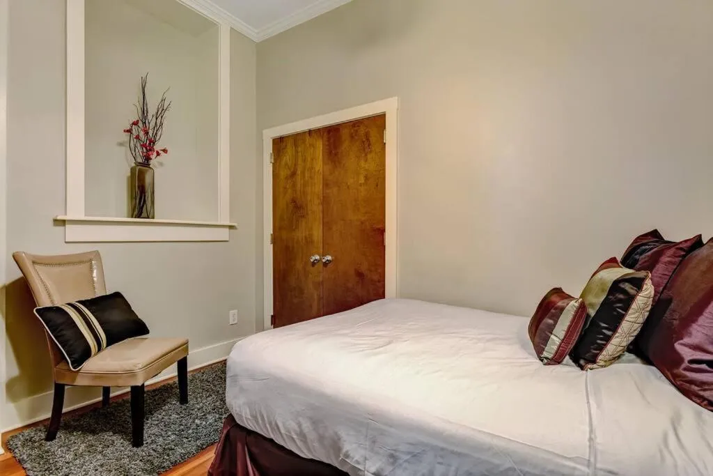 Bed in Loft steps from City Hall and River Streets