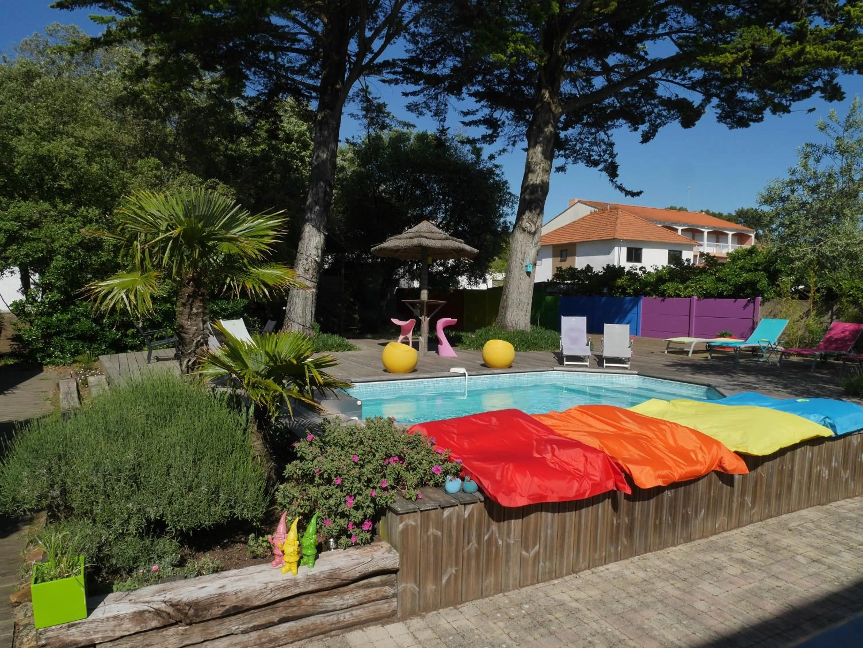 Pool view in Le Gage location de vacance à la semaine