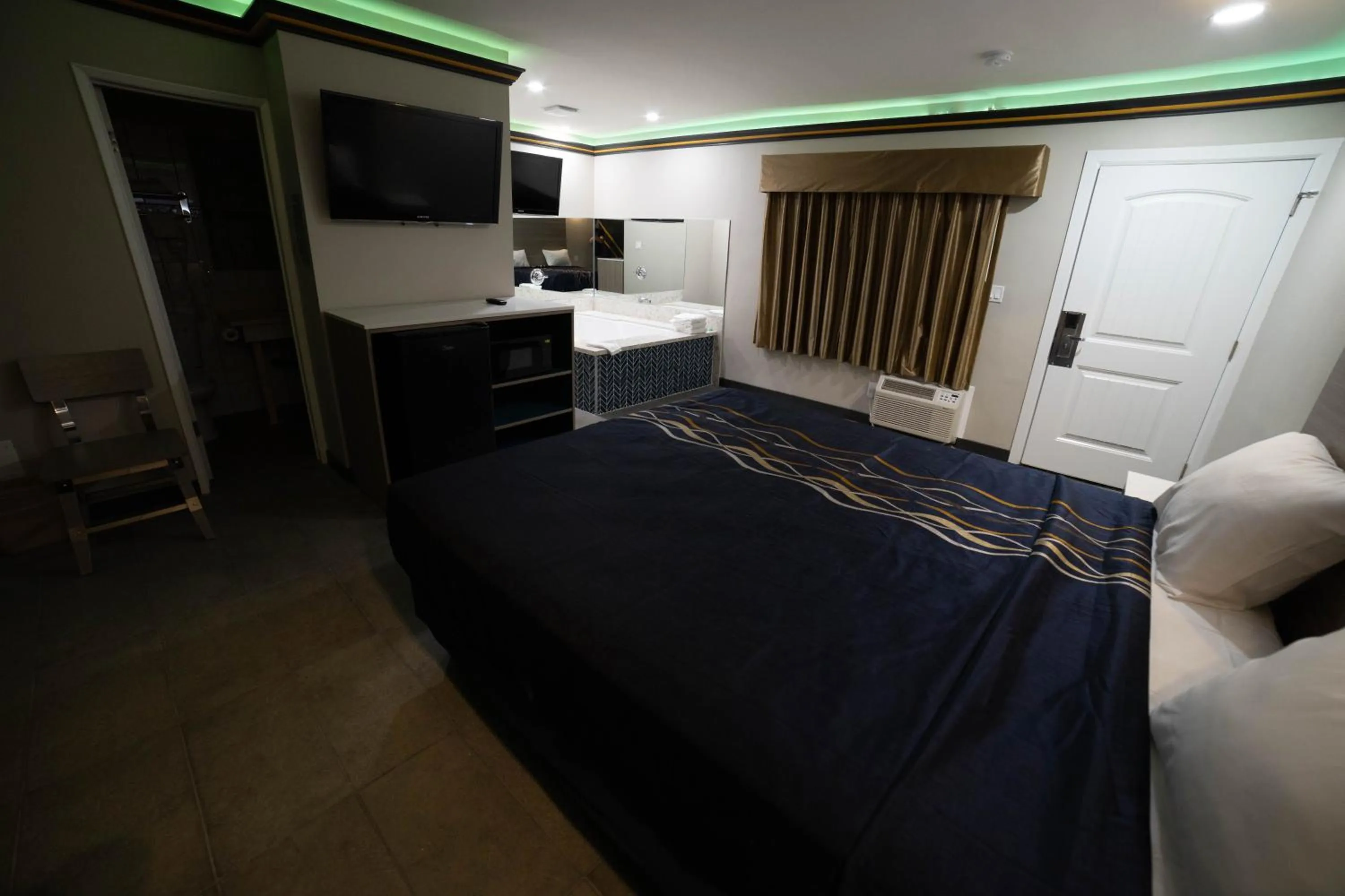 Photo of the whole room, Bed in Artesia Motor Inn