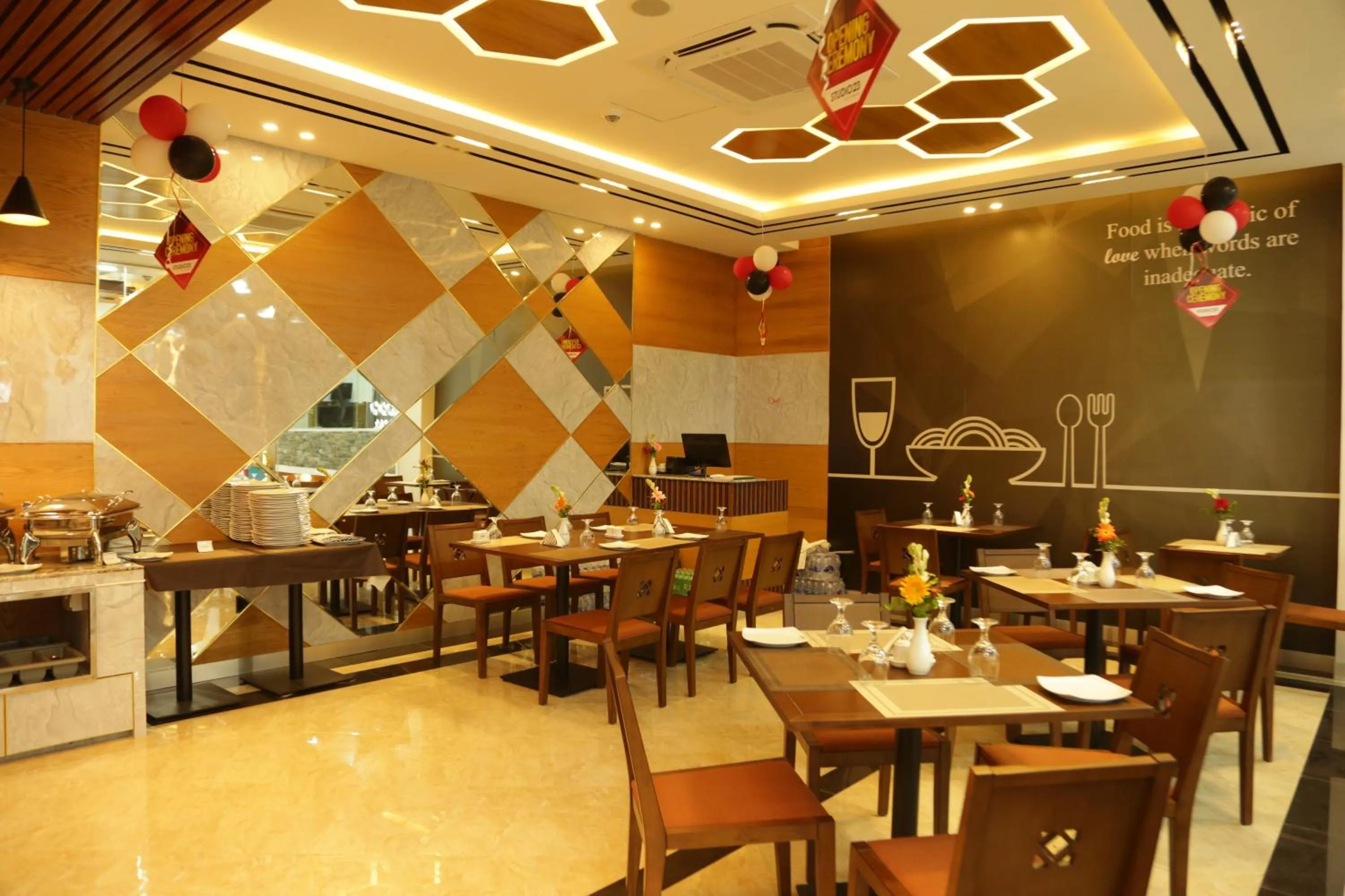 Restaurant/places to eat in HOTEL STUDiO23