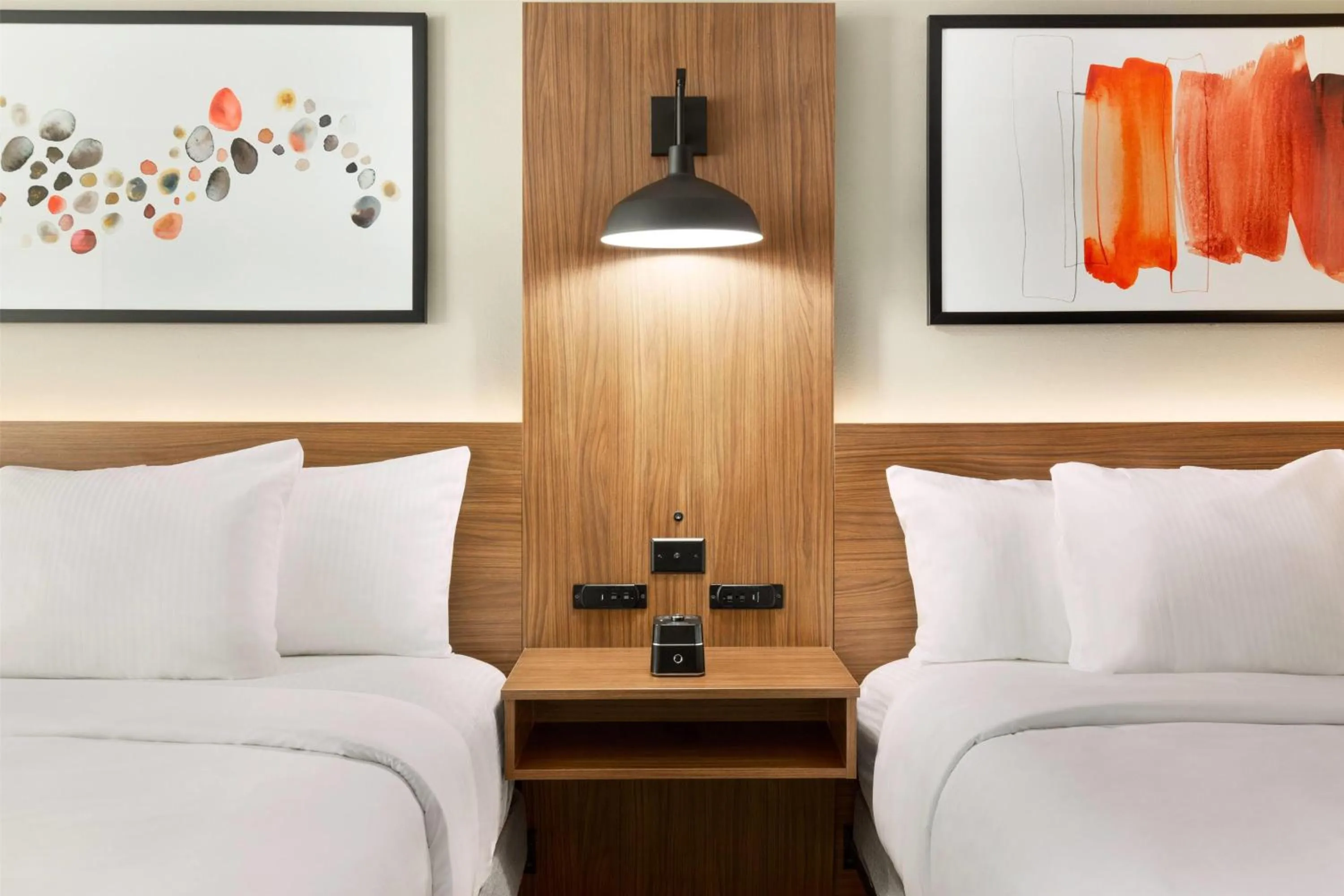 Photo of the whole room, Bed in La Quinta Inn & Suites by Wyndham Mount Laurel Moorestown