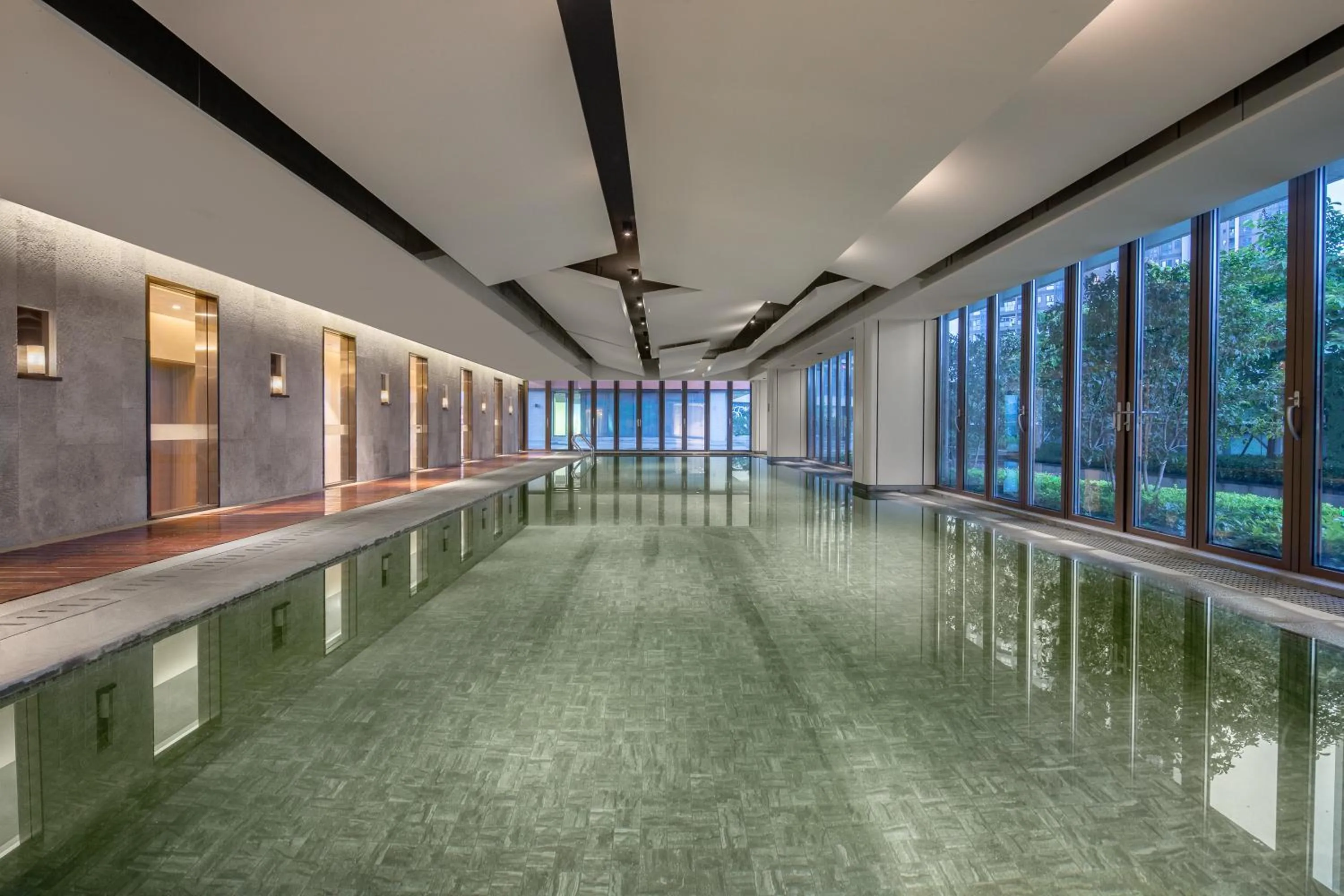 Swimming pool in Wyndham Garden Shenzhen Longhua