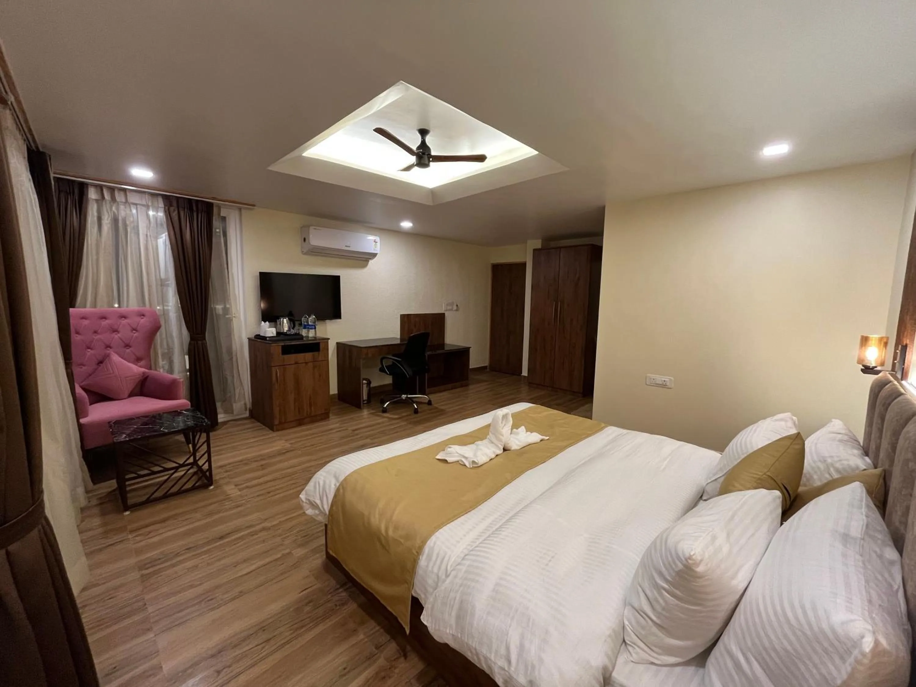 Bedroom, Bed in NIVEDAN HOTEL AND RESORT