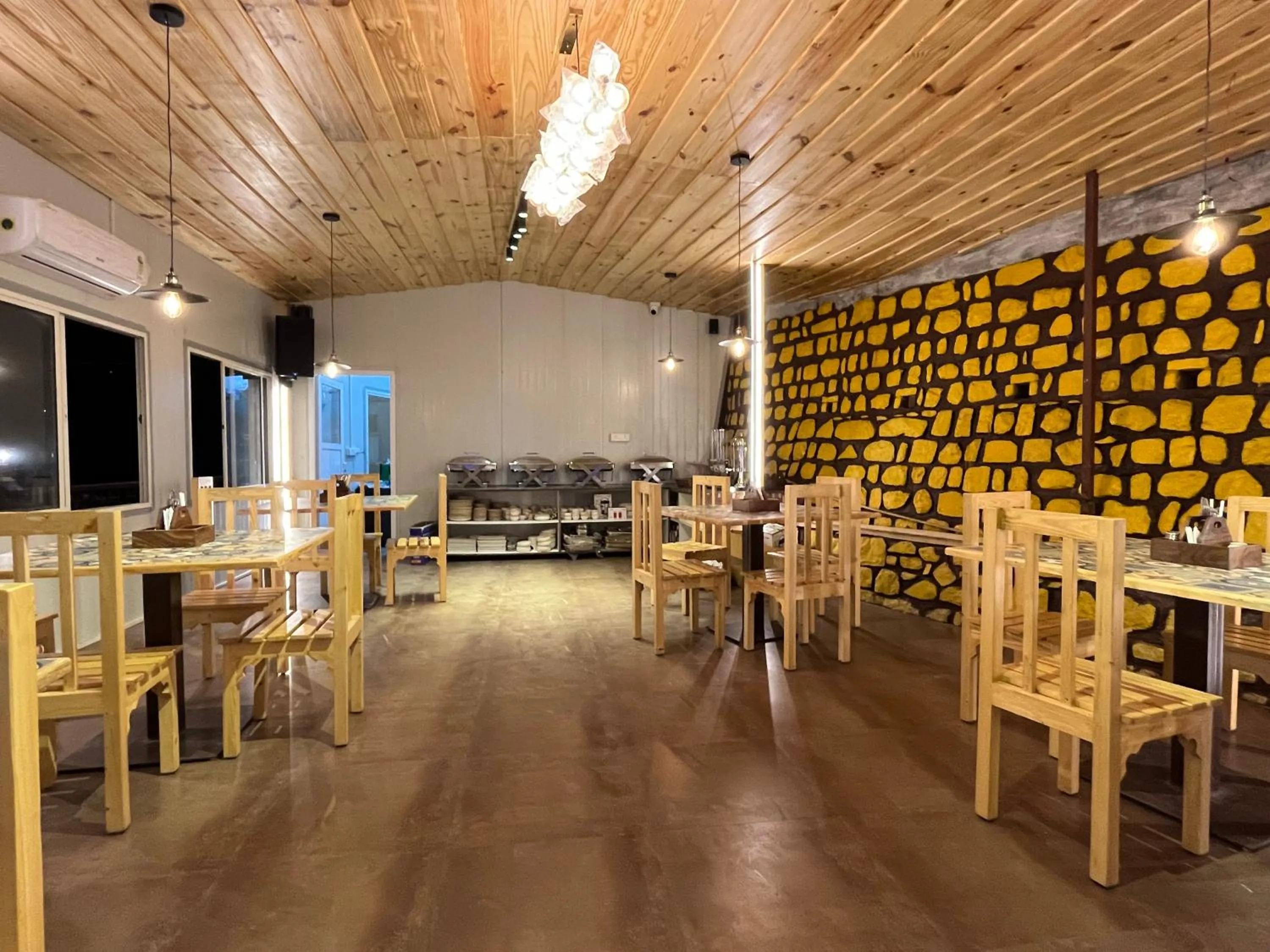 Restaurant/places to eat in NIVEDAN HOTEL AND RESORT