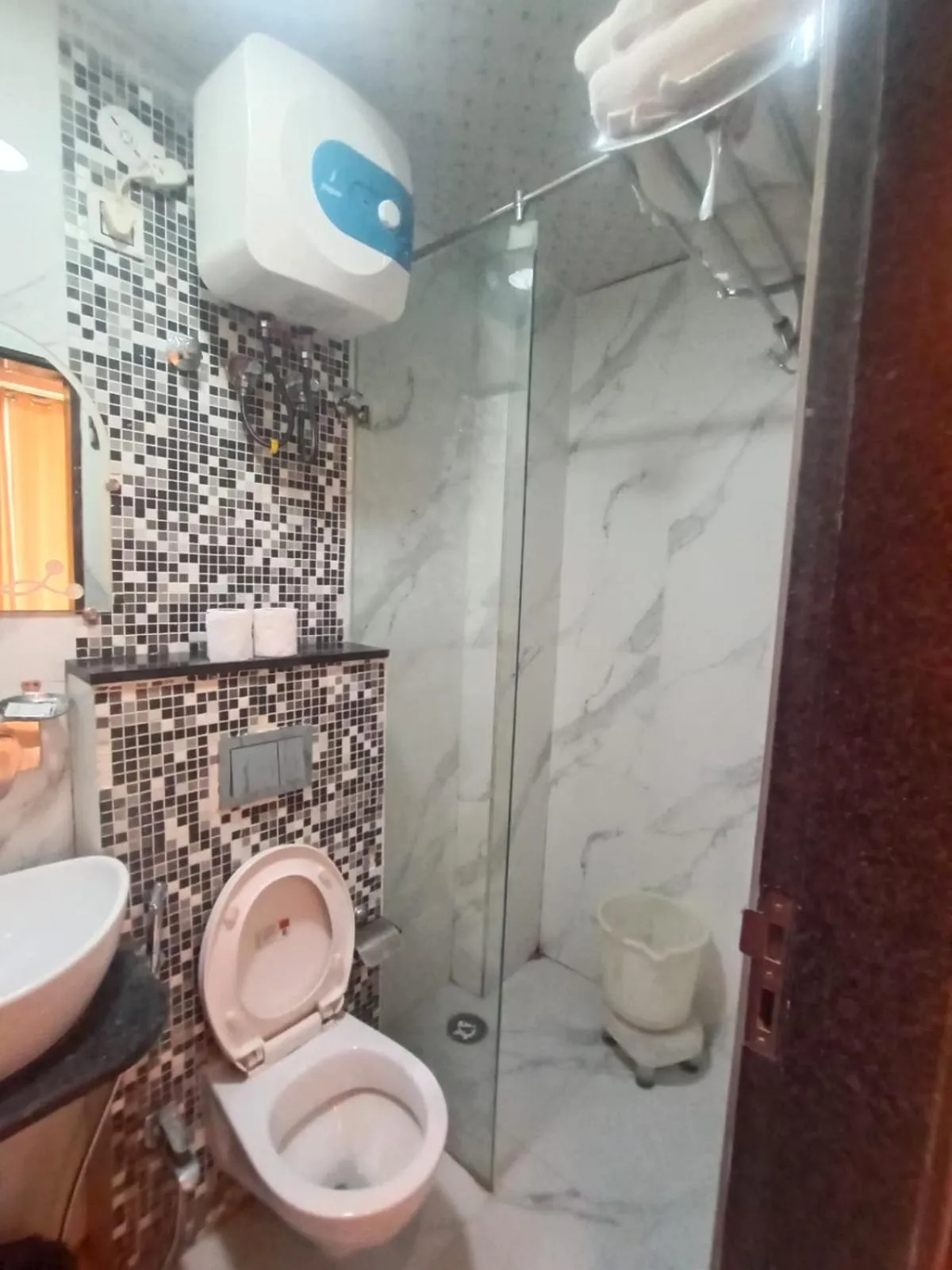 Shower in Jasoda Heritage Hotel Near Hawa Mahal