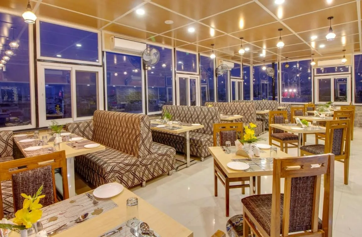 Restaurant/places to eat in Jasoda Heritage Hotel Near Hawa Mahal