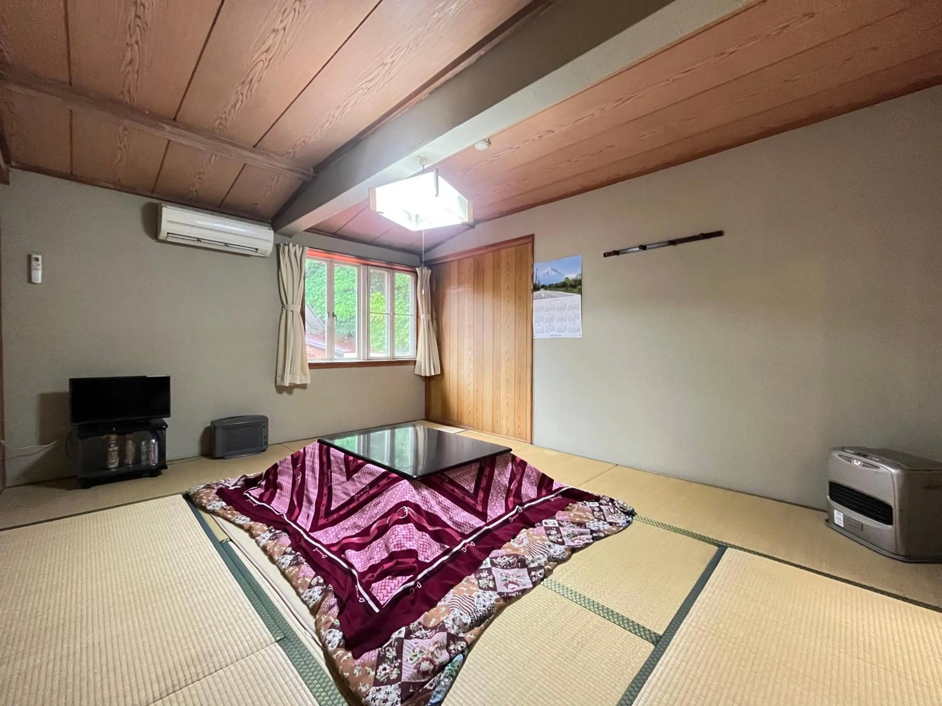 Photo of the whole room, Bed in Narusawaso