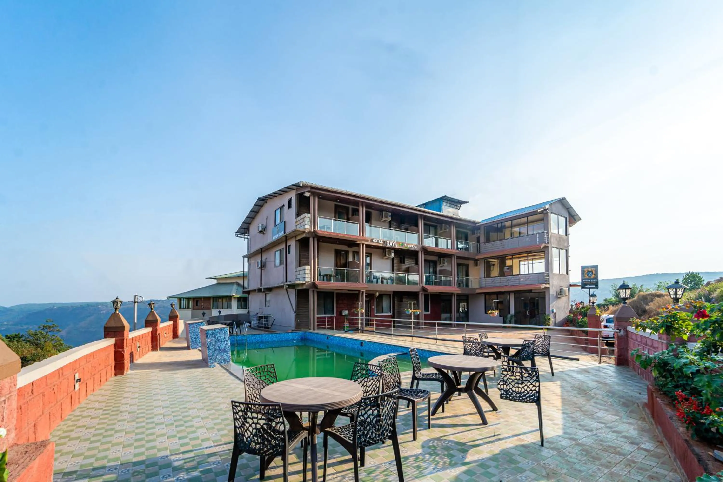 Facade/entrance in Treebo Seven Days, Mahabaleshwar