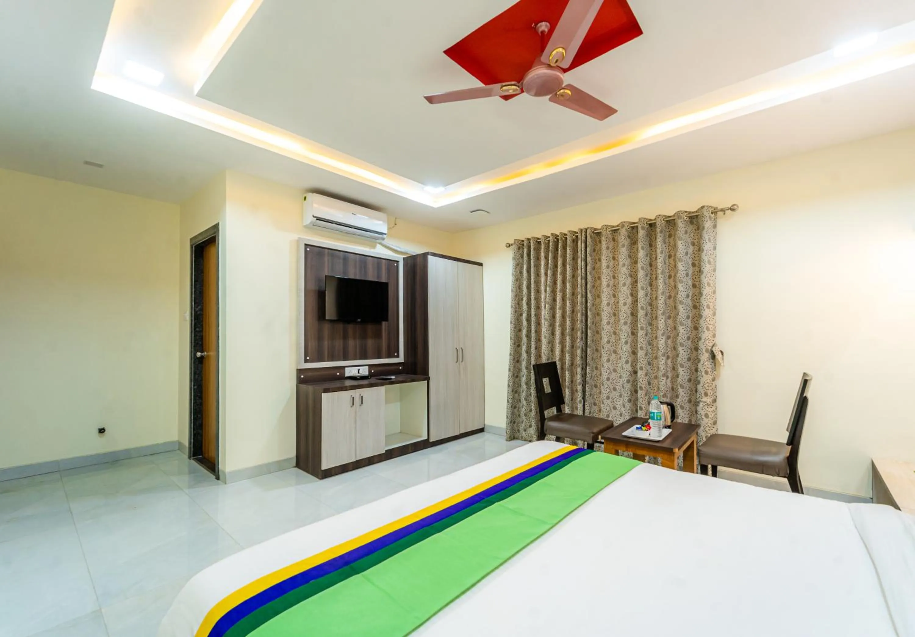Bedroom in Treebo Seven Days, Mahabaleshwar