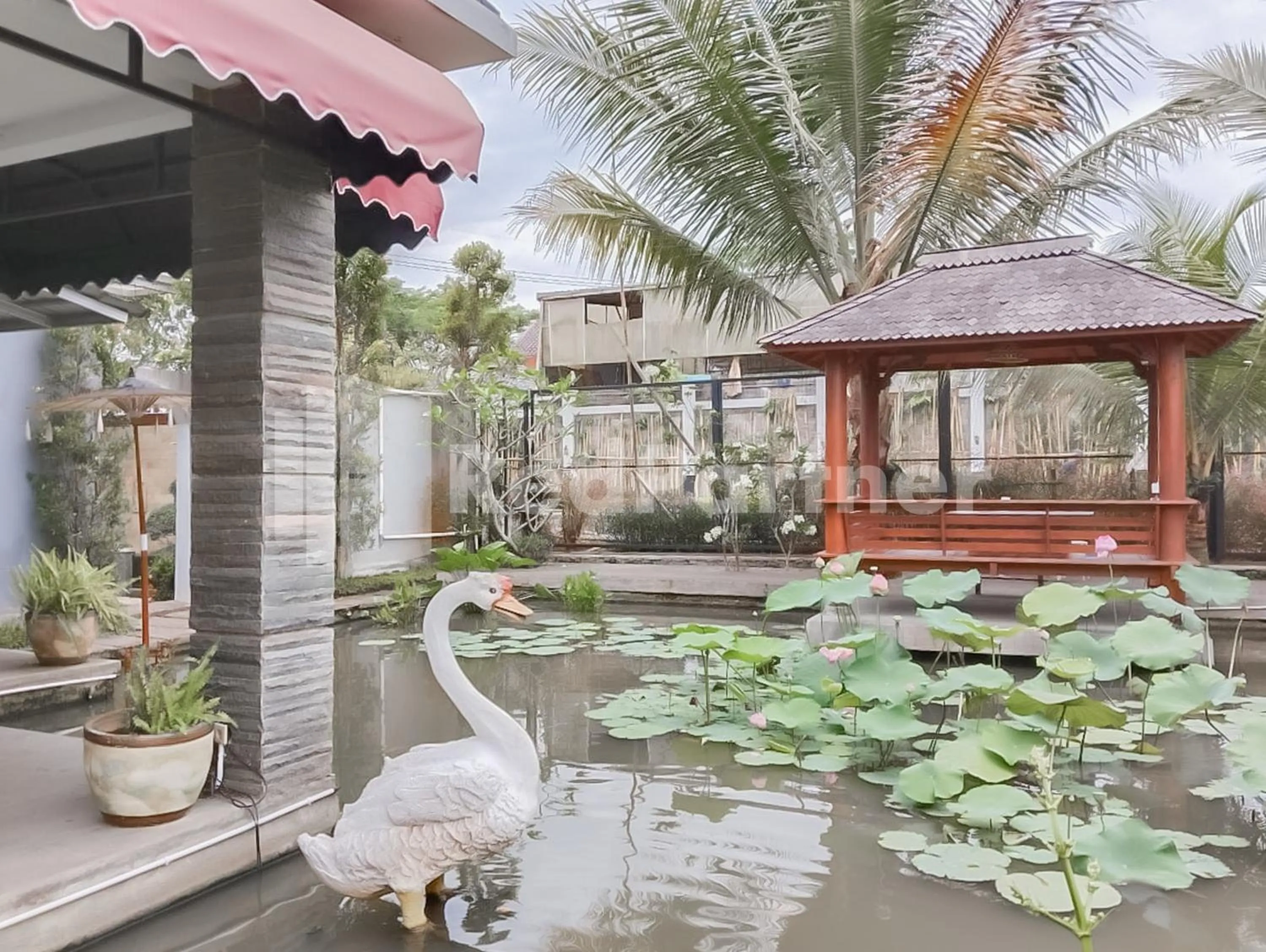 Garden in Khayrizsan Guest House Mitra RedDoorz