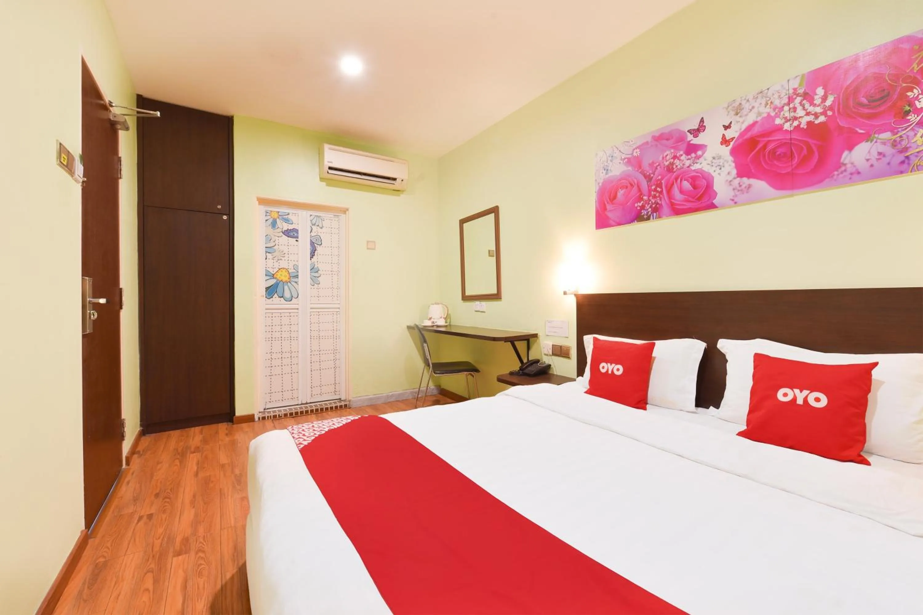 Bedroom, Bed in Hotel O G Home Hotel, Kota Bharu, Kelantan.