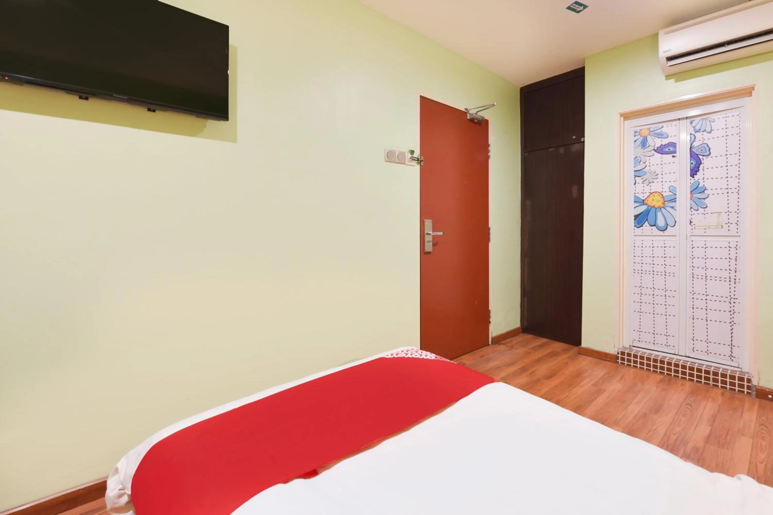 Bedroom, Bed in Hotel O G Home Hotel, Kota Bharu, Kelantan.