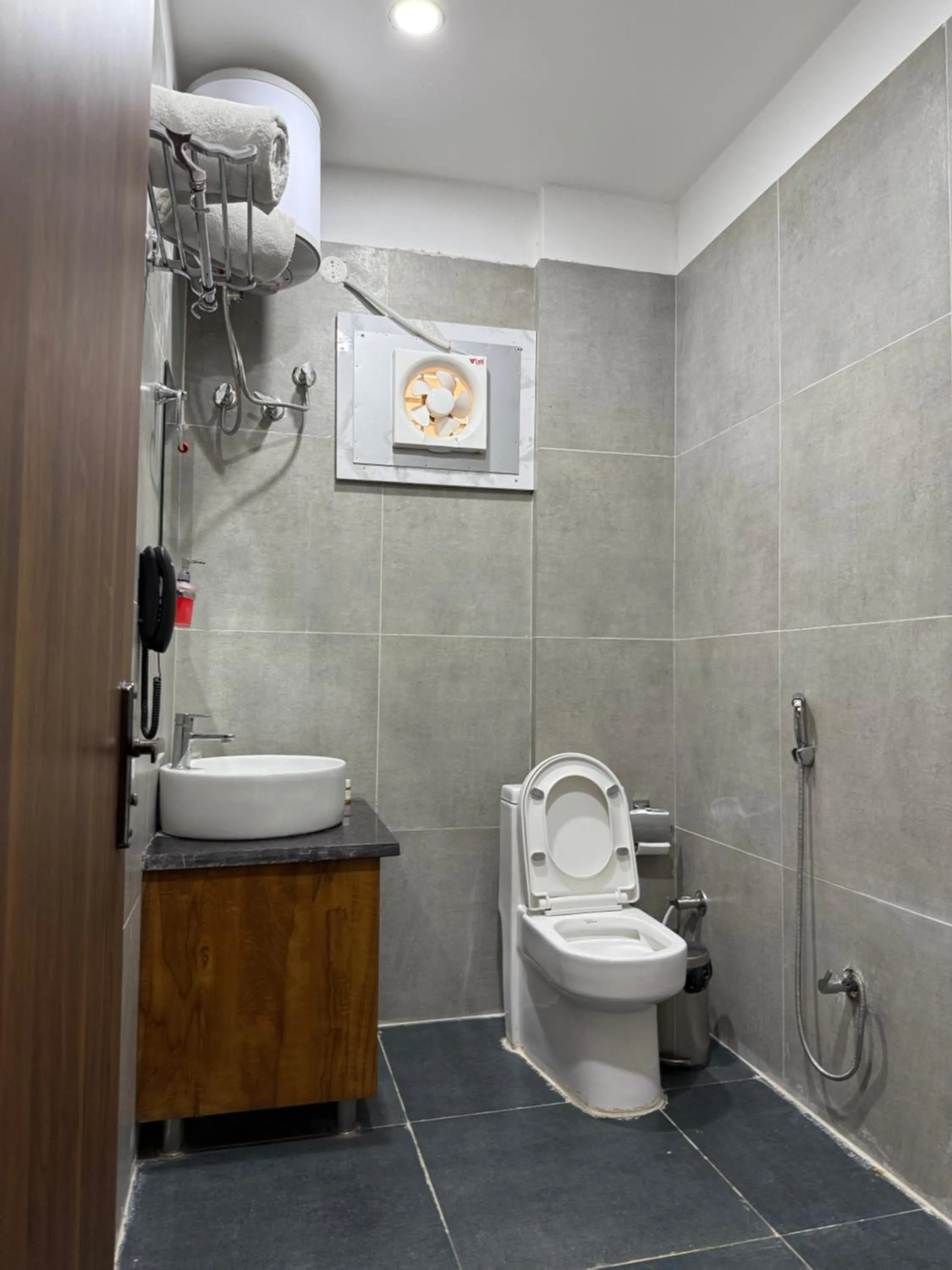 Toilet in Hotel 7 Heaven