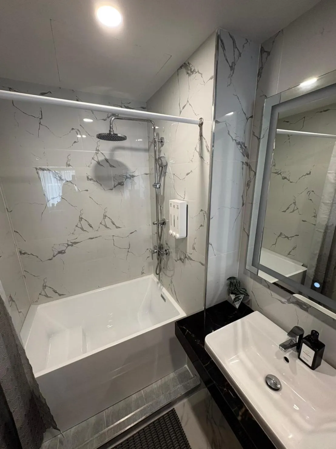 Bath in Chinatown Living Hatyai