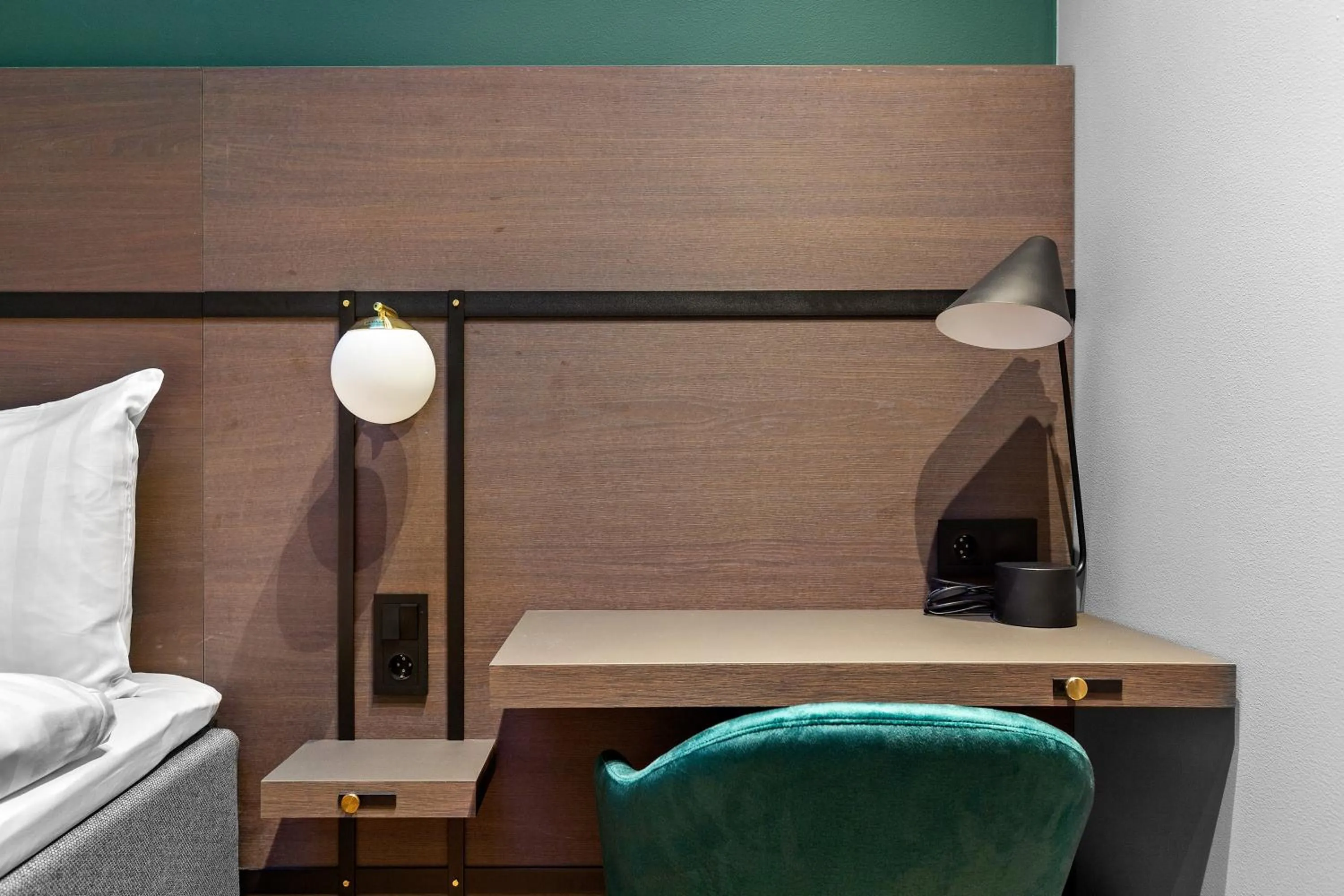 hair dresser, Bed in Best Western Plus Hotel Kungens Kurva