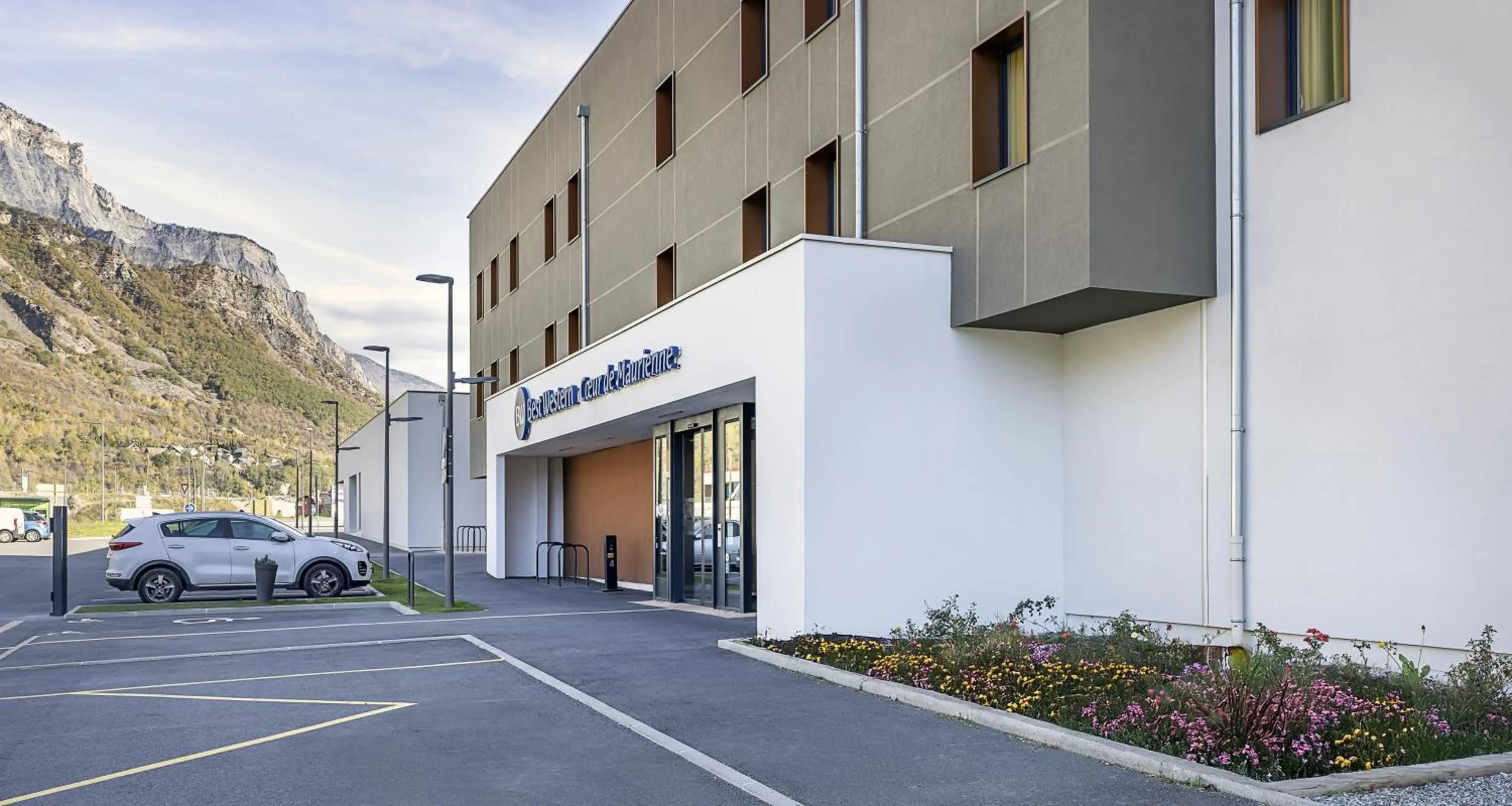 Property building in Best Western Coeur de Maurienne Hotel Restaurant & Spa