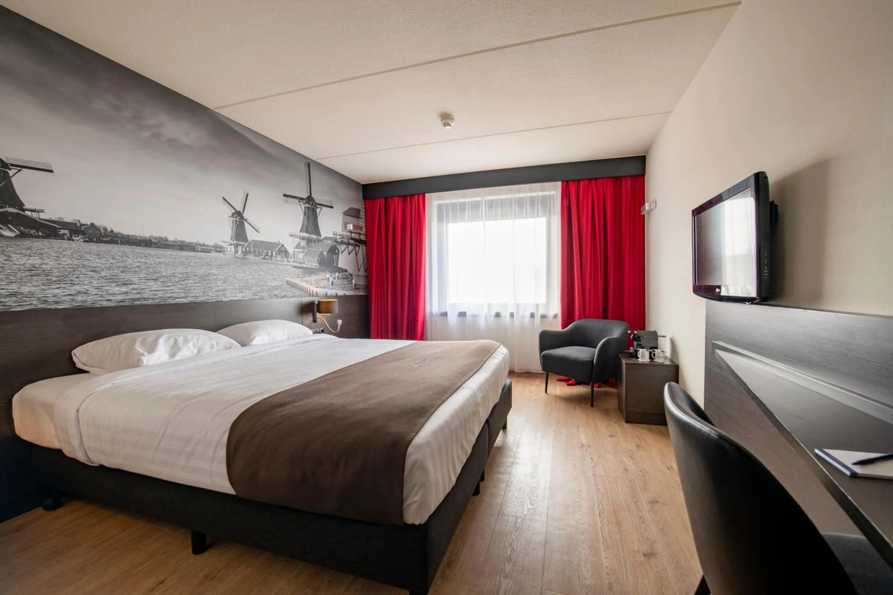 Bedroom, Bed in Bastion Hotel Zaandam