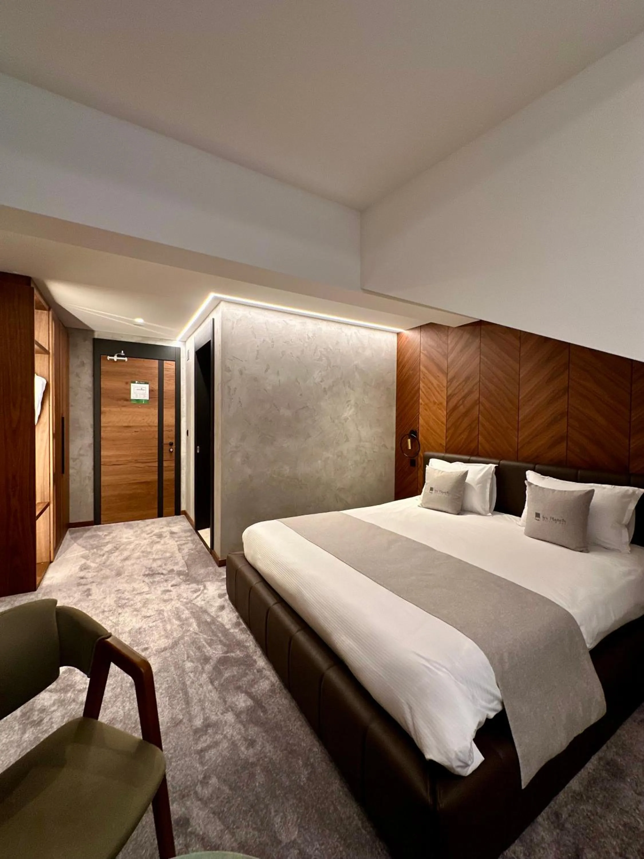 Bed in Hôtel Restaurant & Spa Les Planets