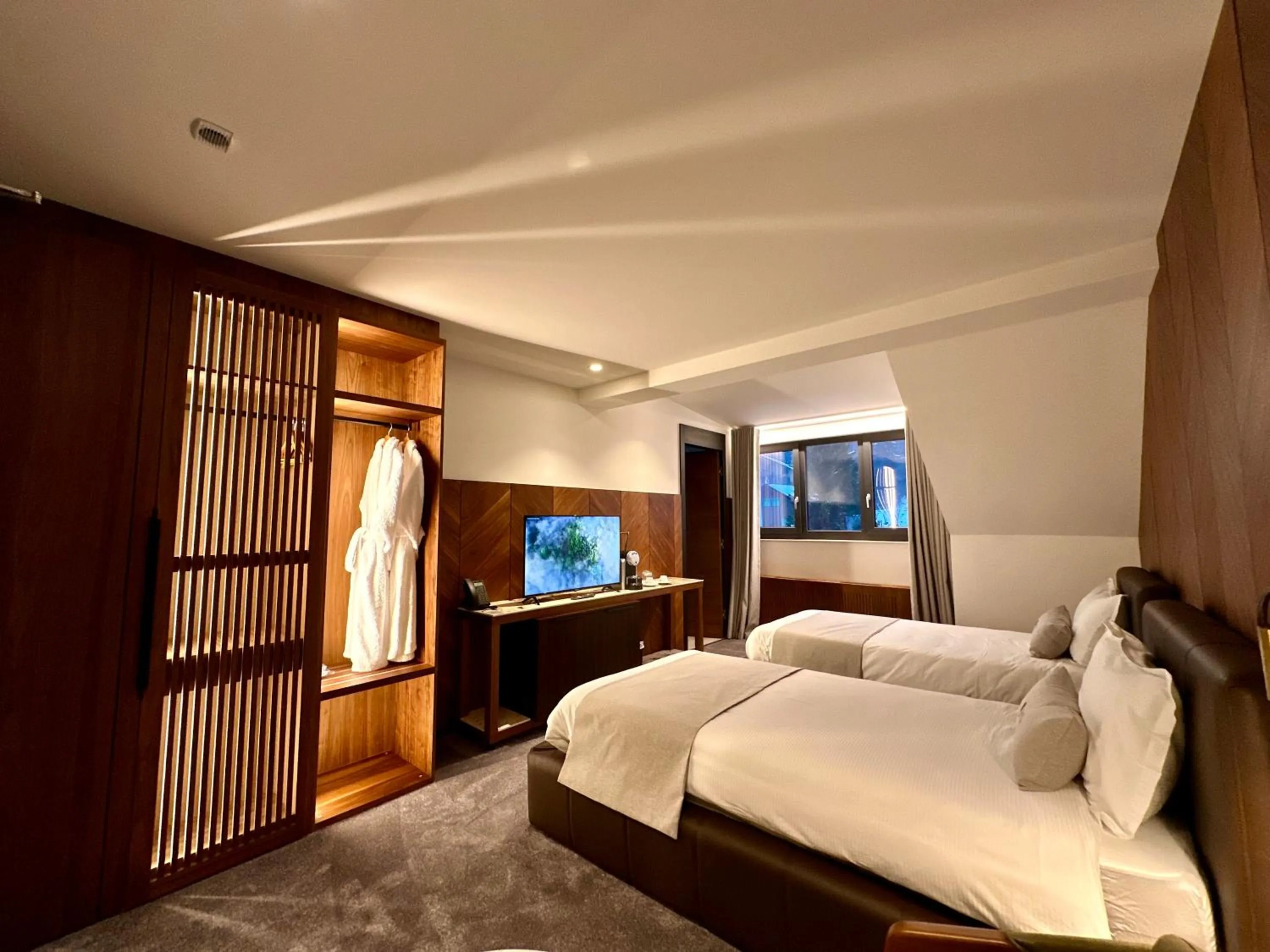 Bed in Hôtel Restaurant & Spa Les Planets