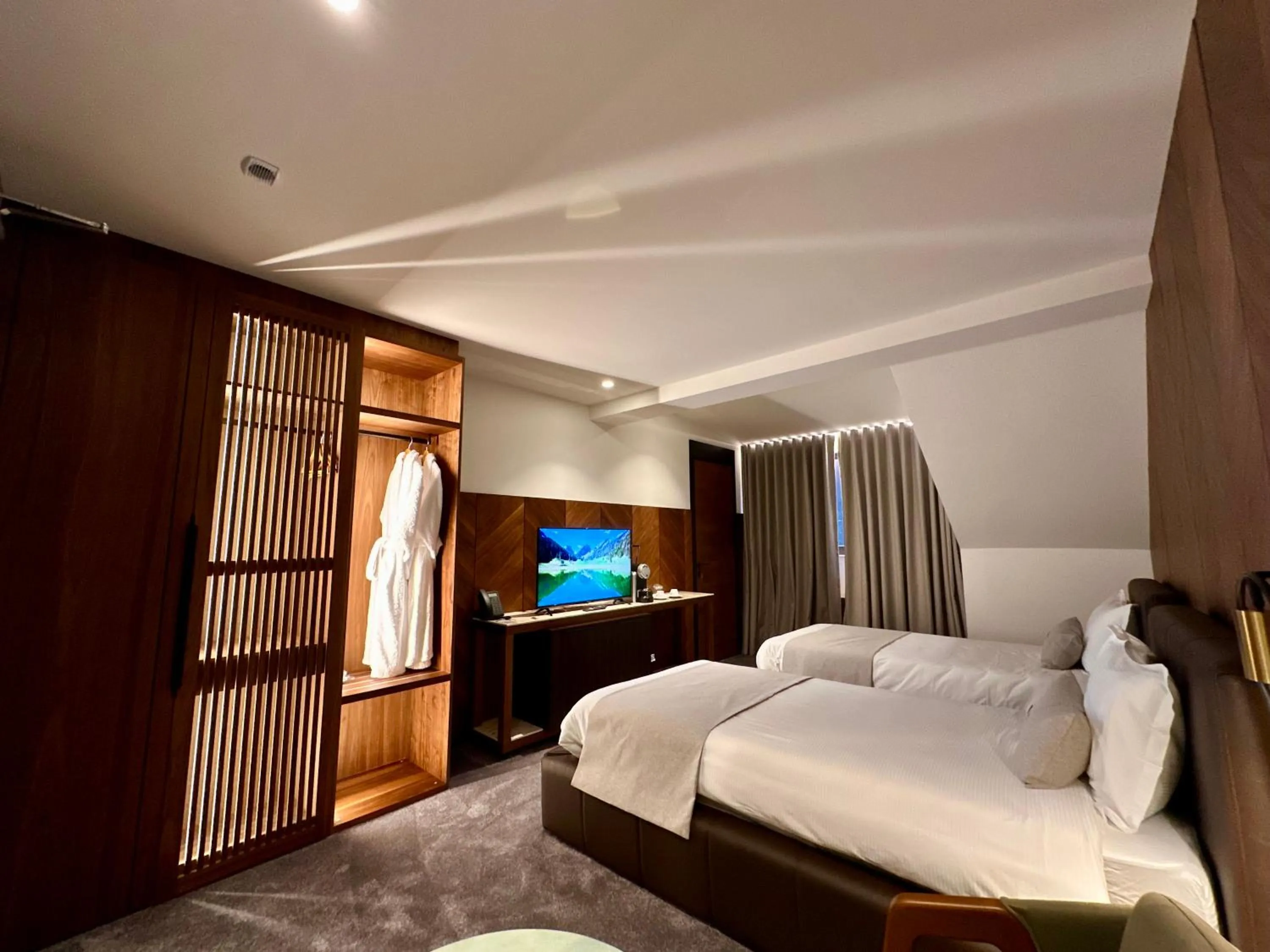 Bed in Hôtel Restaurant & Spa Les Planets