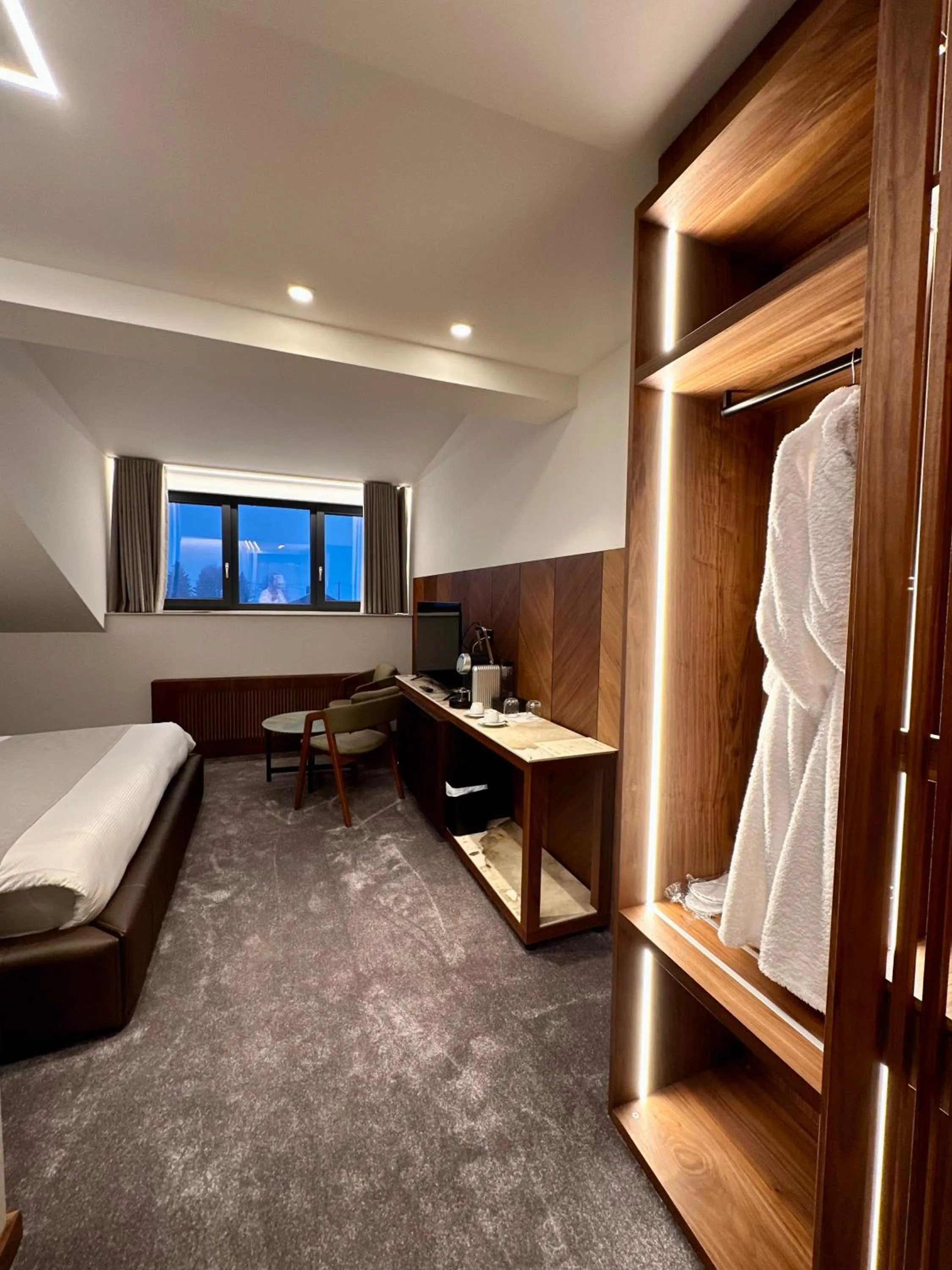 Bed in Hôtel Restaurant & Spa Les Planets