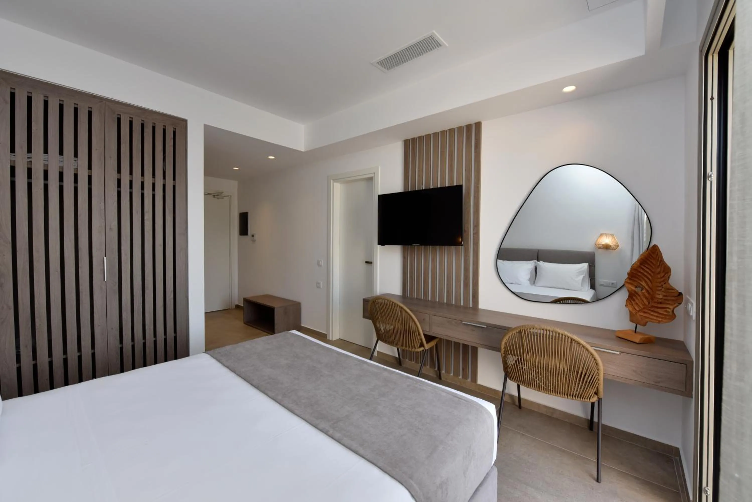 Bed in Anais Milos Suites