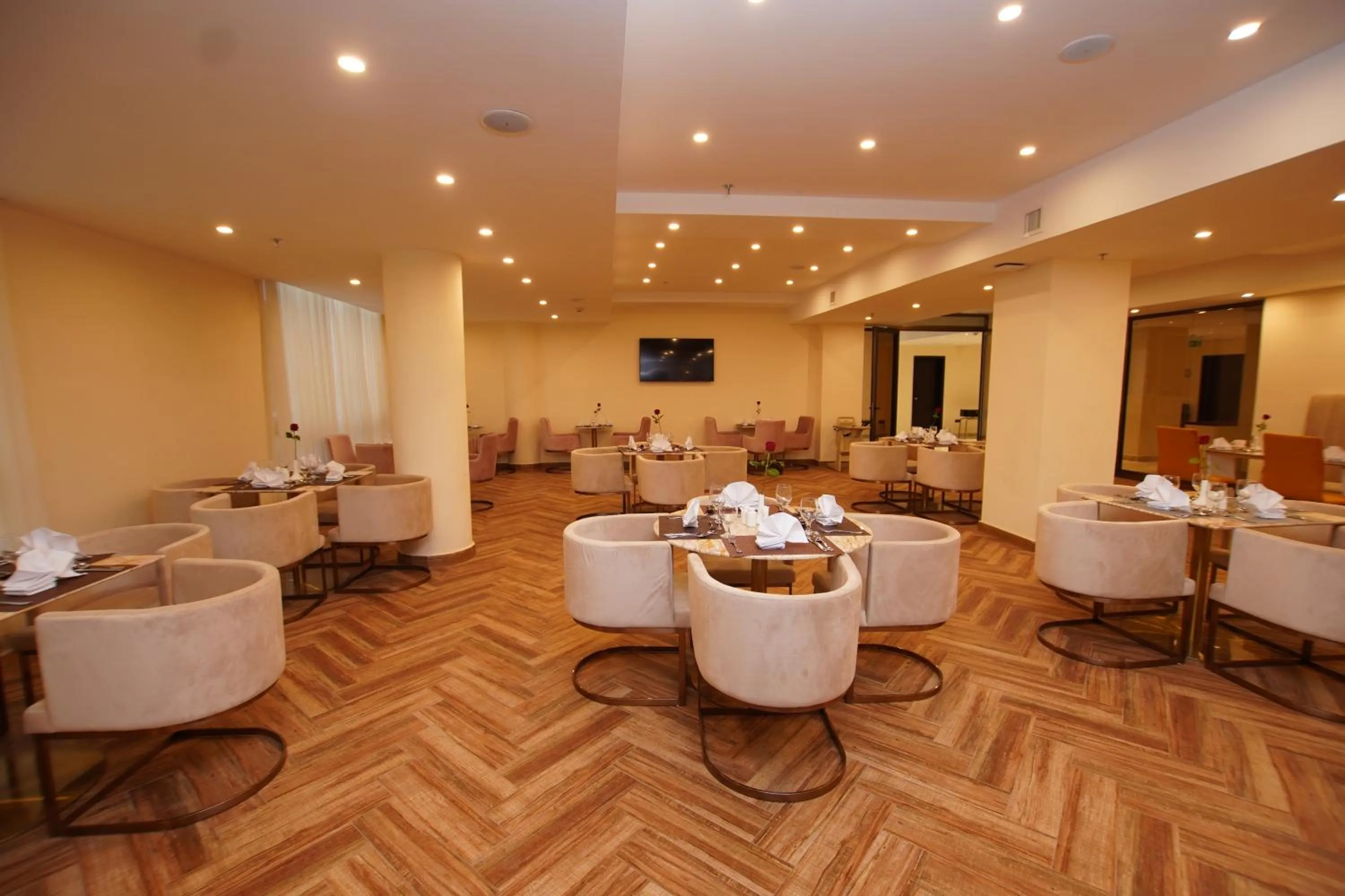 Restaurant/places to eat in Best Western Premier Dynasty