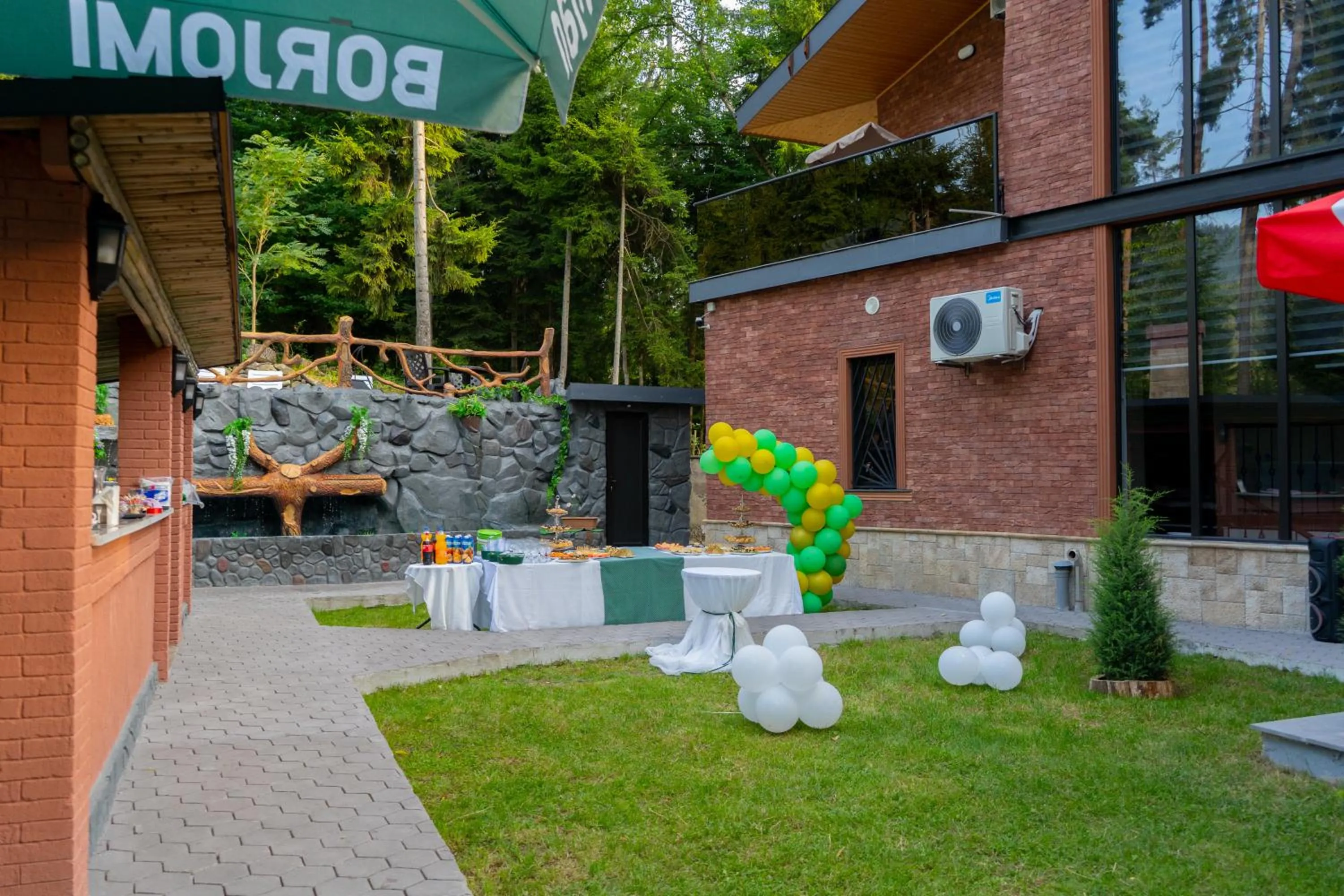 Garden view in Hotel Evergreen