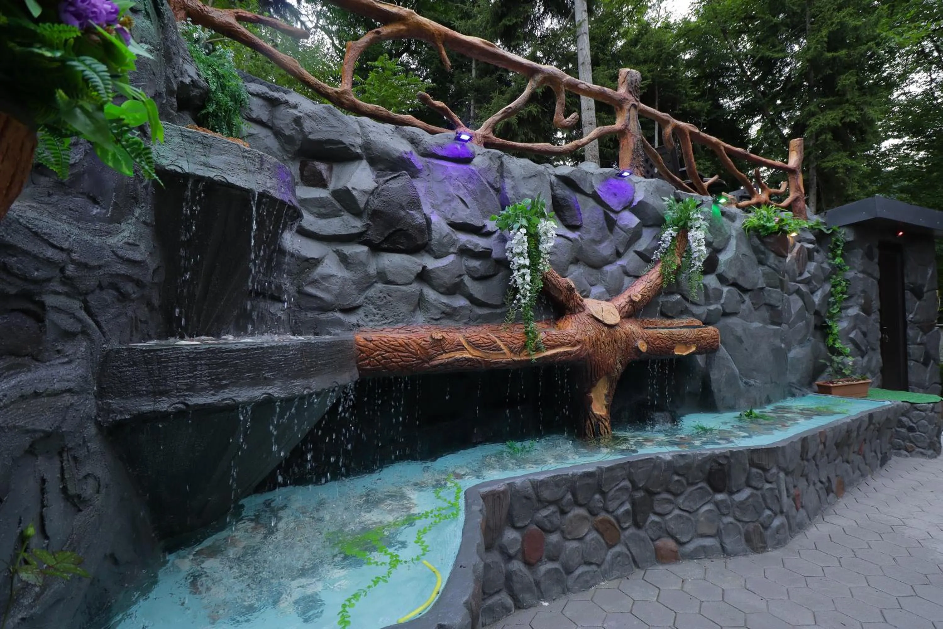 Property building in Hotel Evergreen