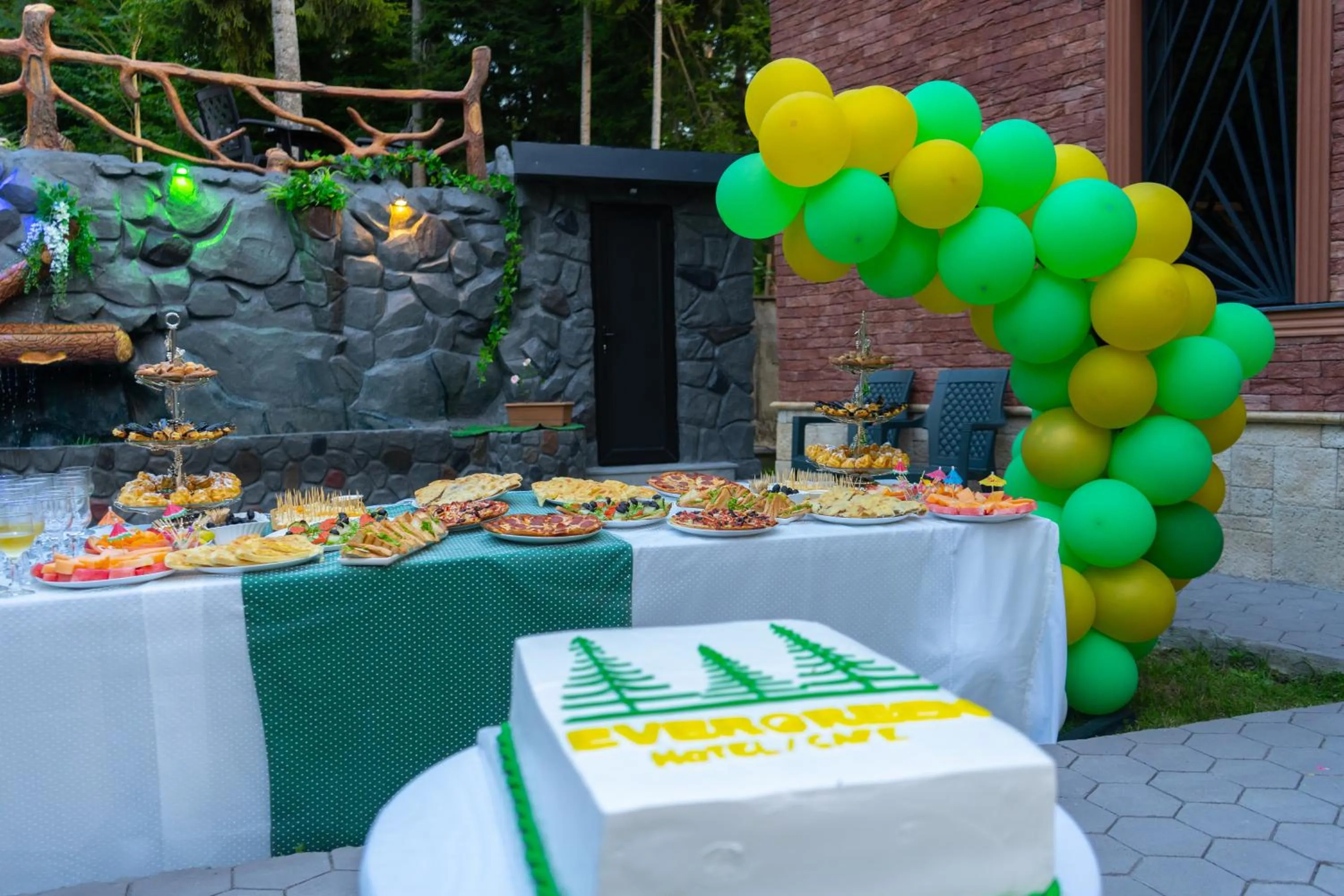 Food and drinks in Hotel Evergreen