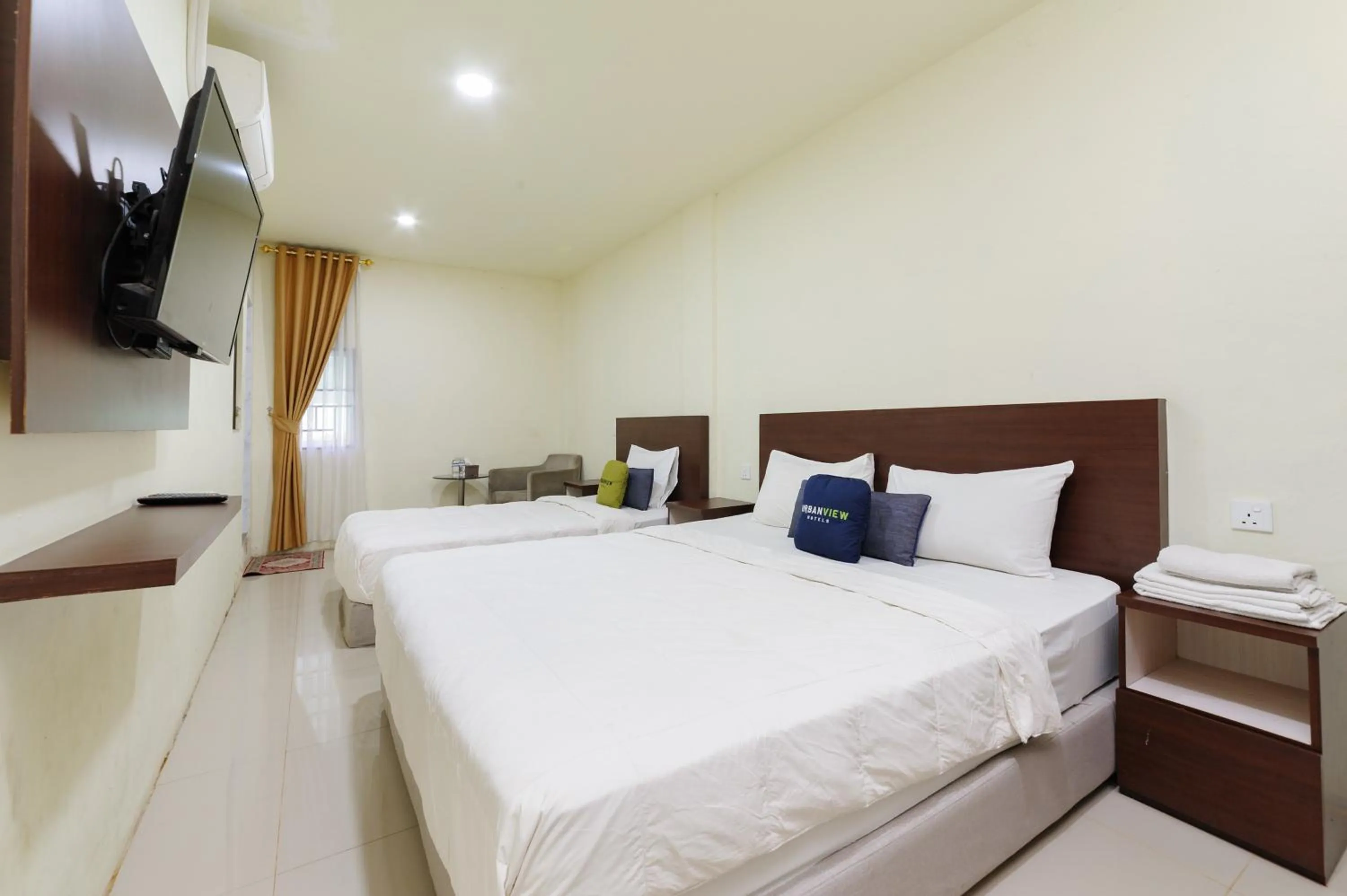 Bedroom, Bed in Urbanview Hotel Kansa near Harbour Bay Batam by RedDoorz