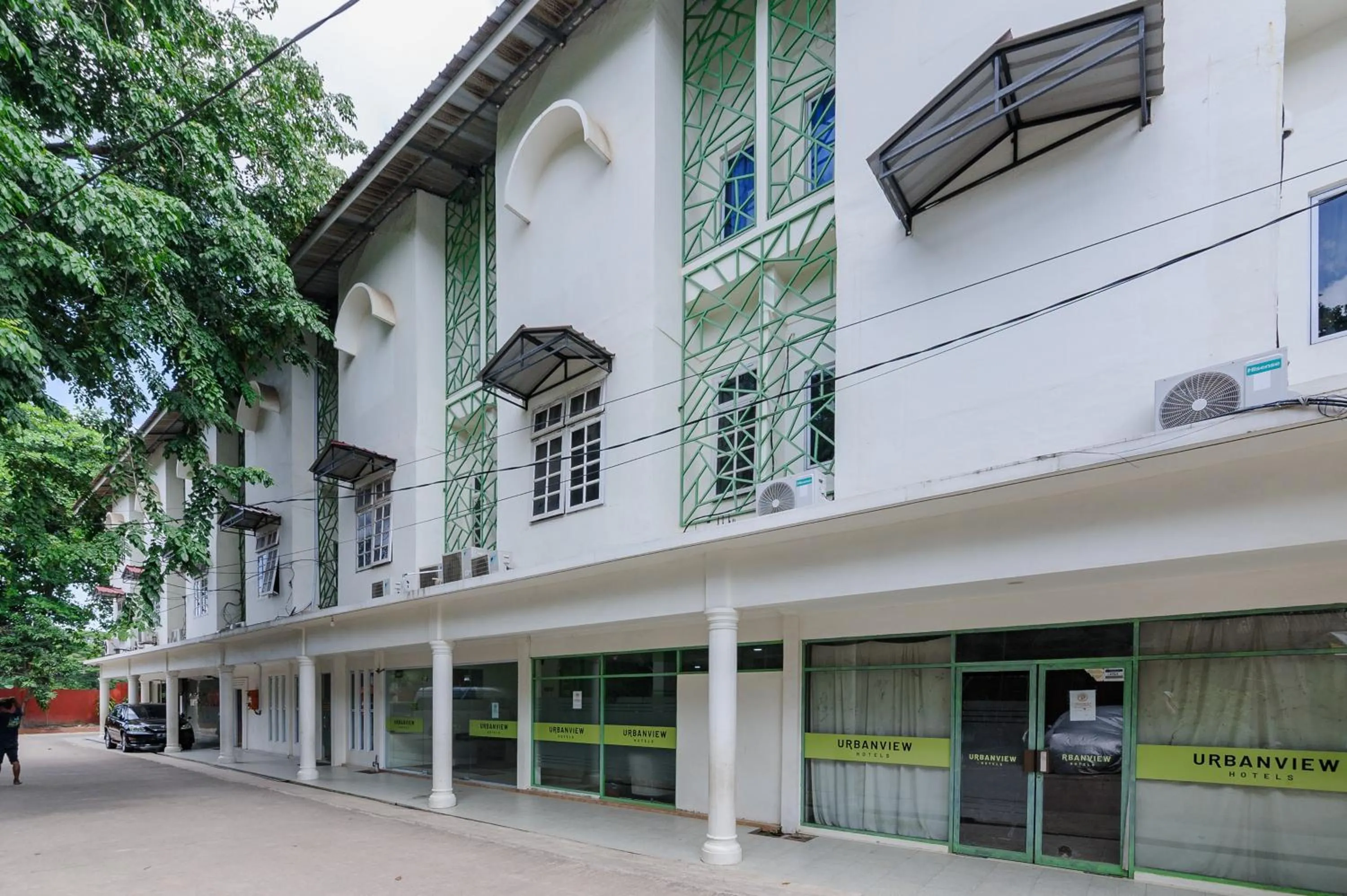 Facade/entrance in Urbanview Hotel Kansa near Harbour Bay Batam by RedDoorz