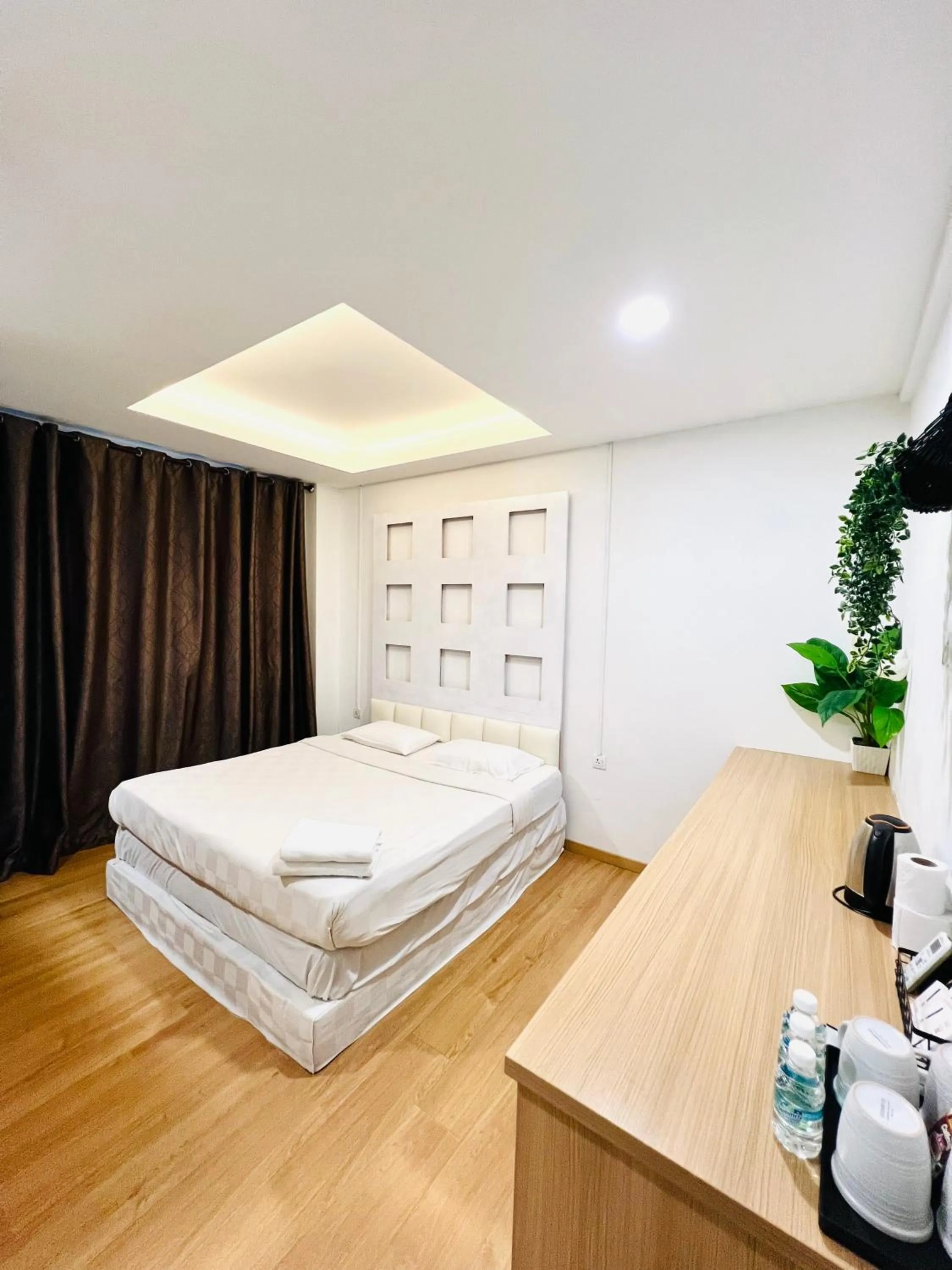 air conditioner, Bed in V Hotel Melaka (Near Jonker Street)