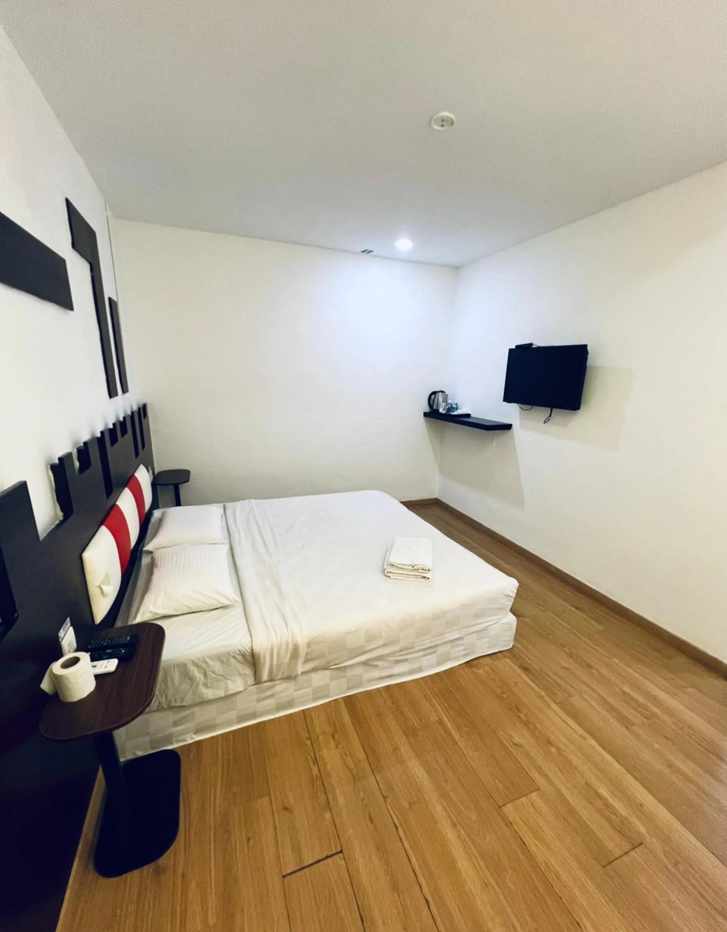 air conditioner, Bed in V Hotel Melaka (Near Jonker Street)