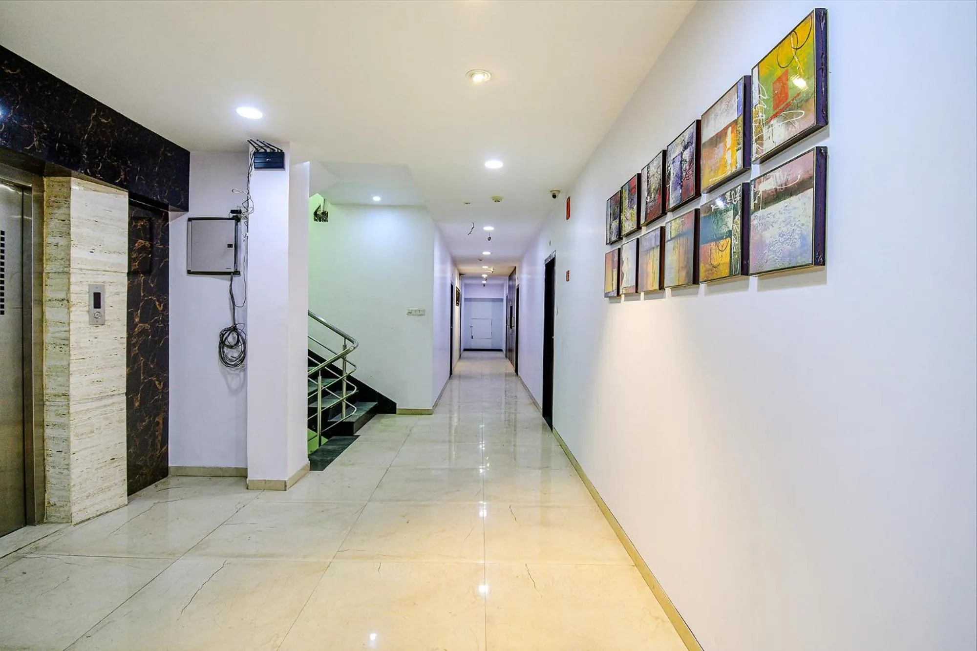 Lobby or reception in FabHotel Rani Tower - Chinar Park
