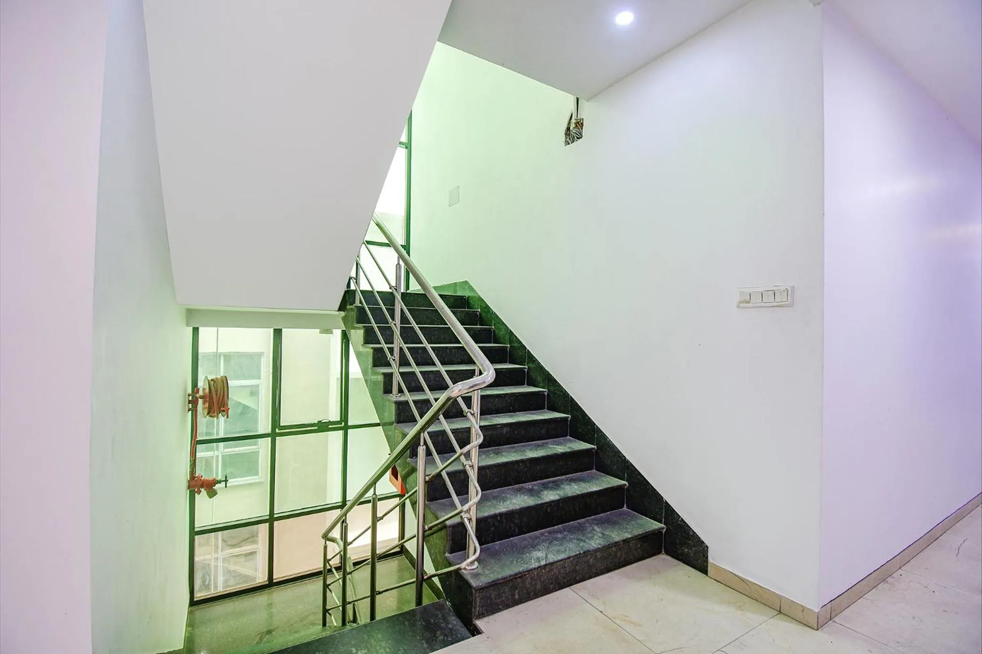 Lobby or reception in FabHotel Rani Tower - Chinar Park