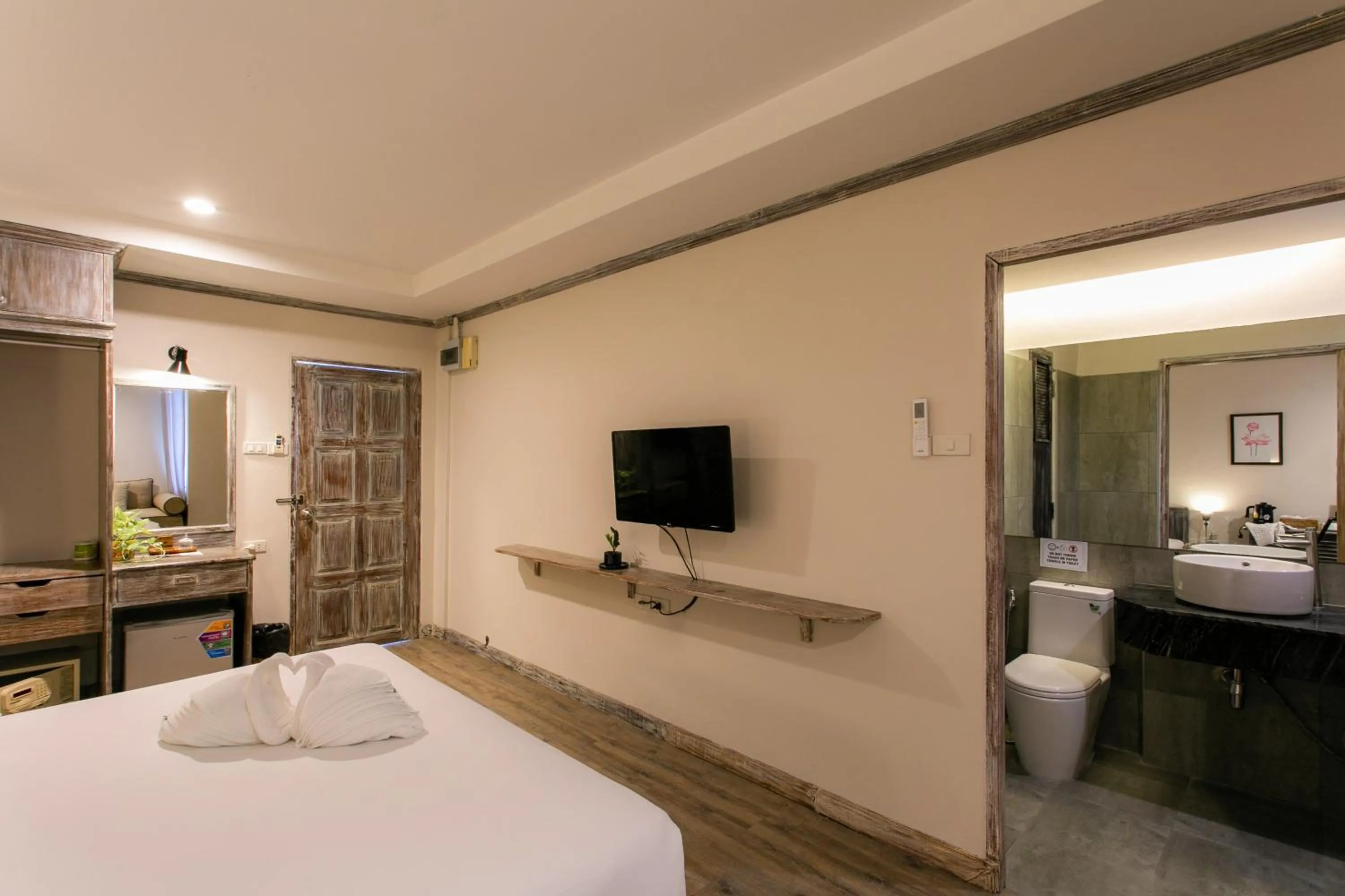 Bed in JALMIN Hotel Samui