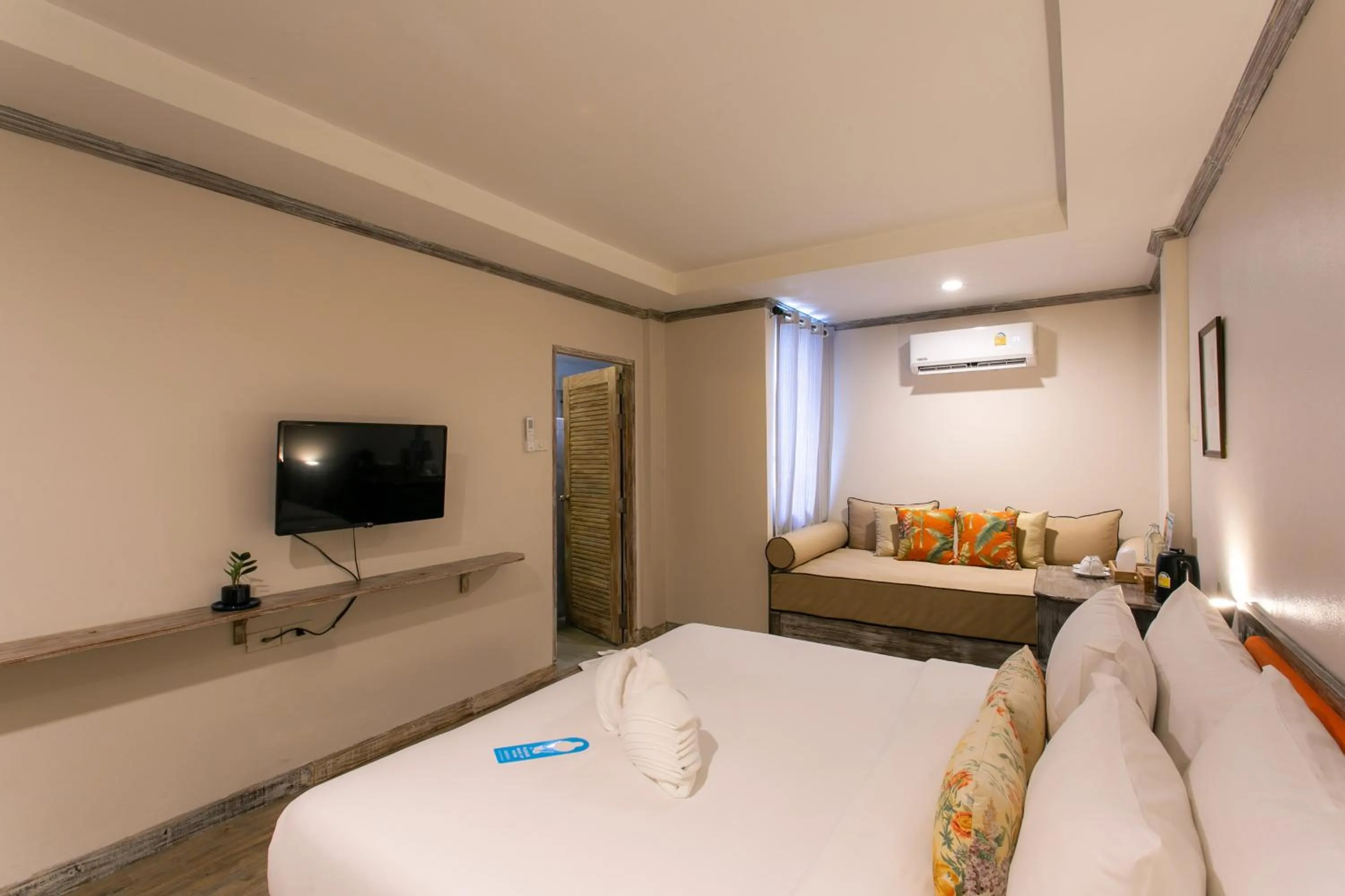 Bed in JALMIN Hotel Samui