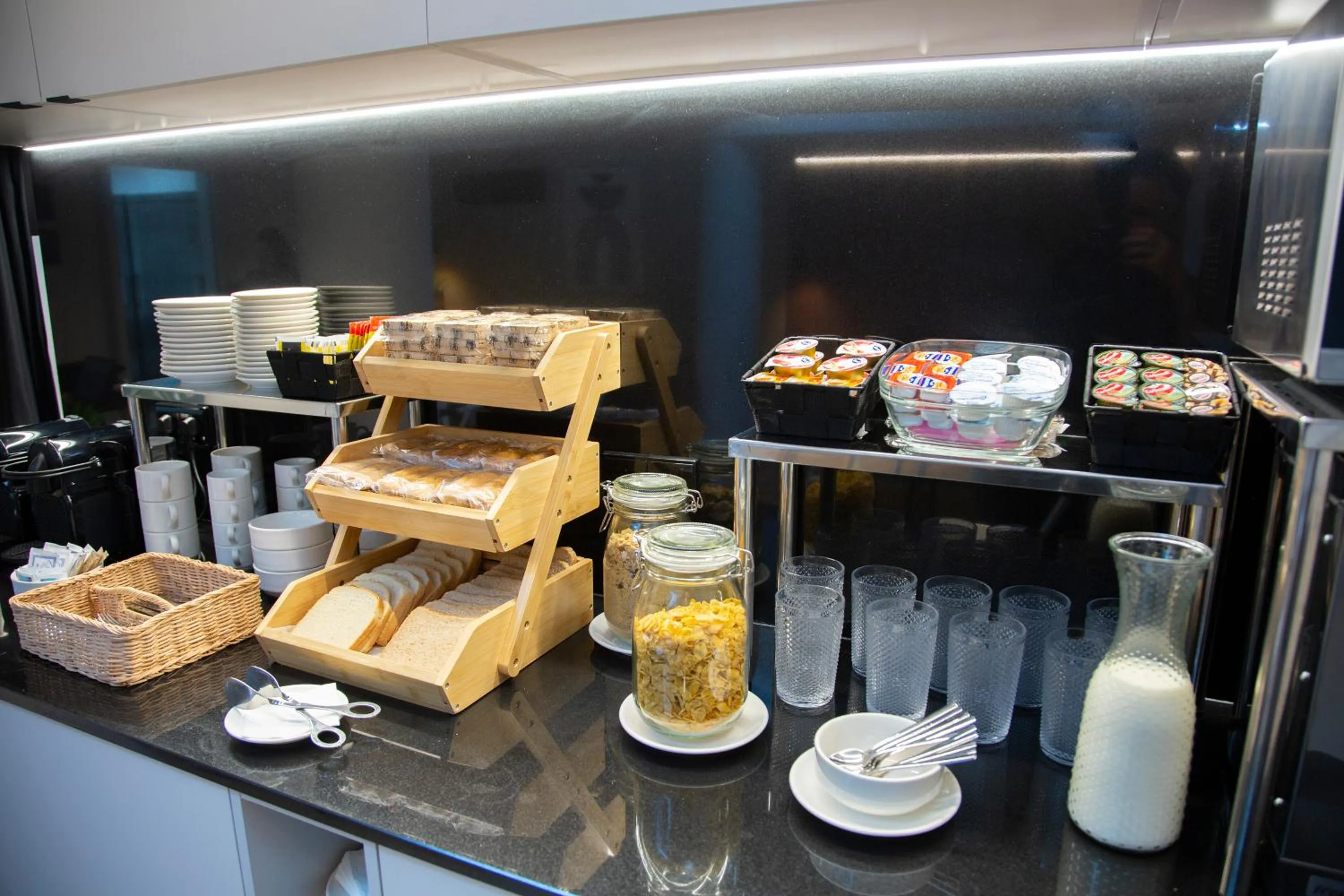 Buffet breakfast in Aila II Hotel Boutique by SingularStays - Digital Access