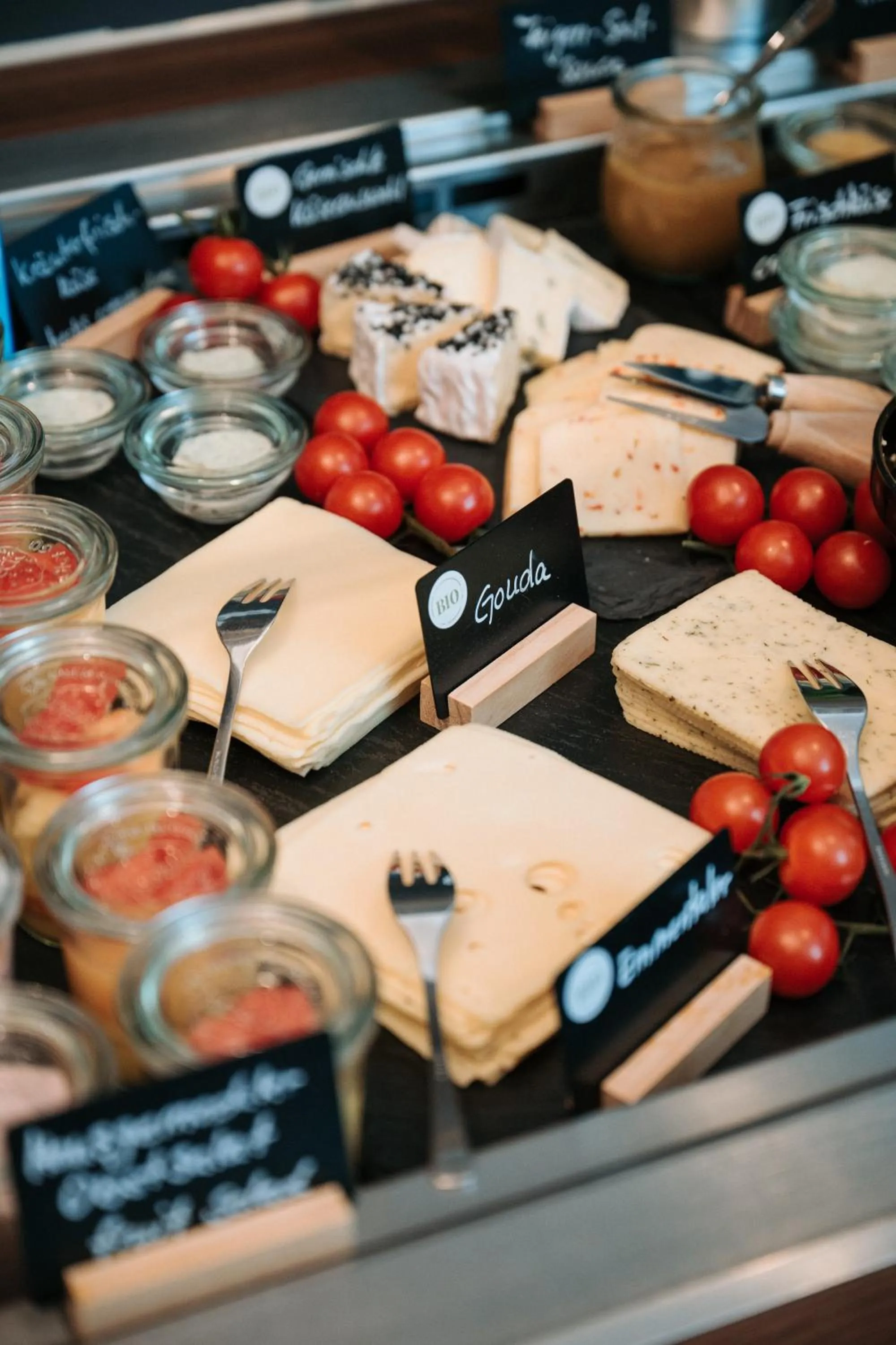 Buffet breakfast in Alpenglühen Smart Hotel