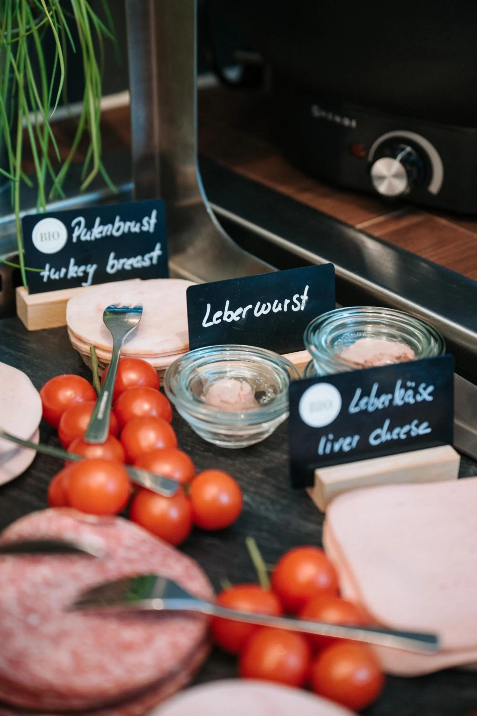 Buffet breakfast in Alpenglühen Smart Hotel