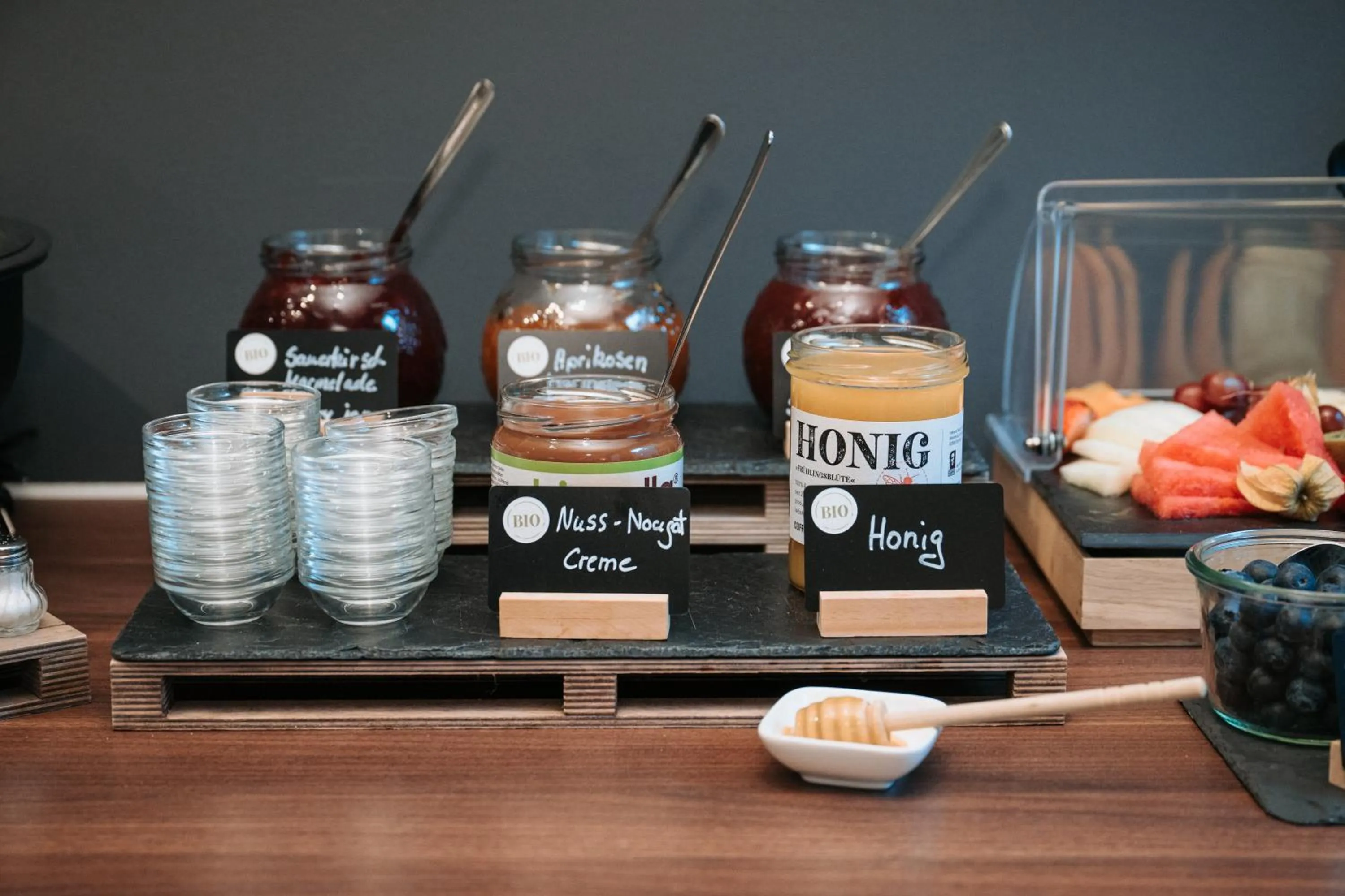 Buffet breakfast in Alpenglühen Smart Hotel