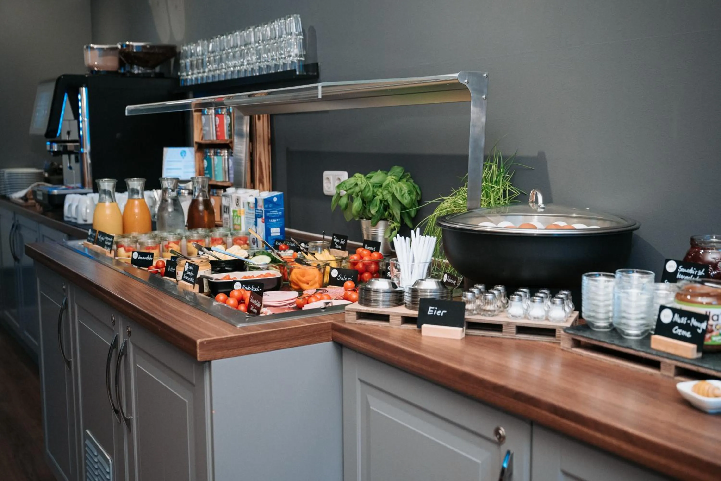 Buffet breakfast in Alpenglühen Smart Hotel