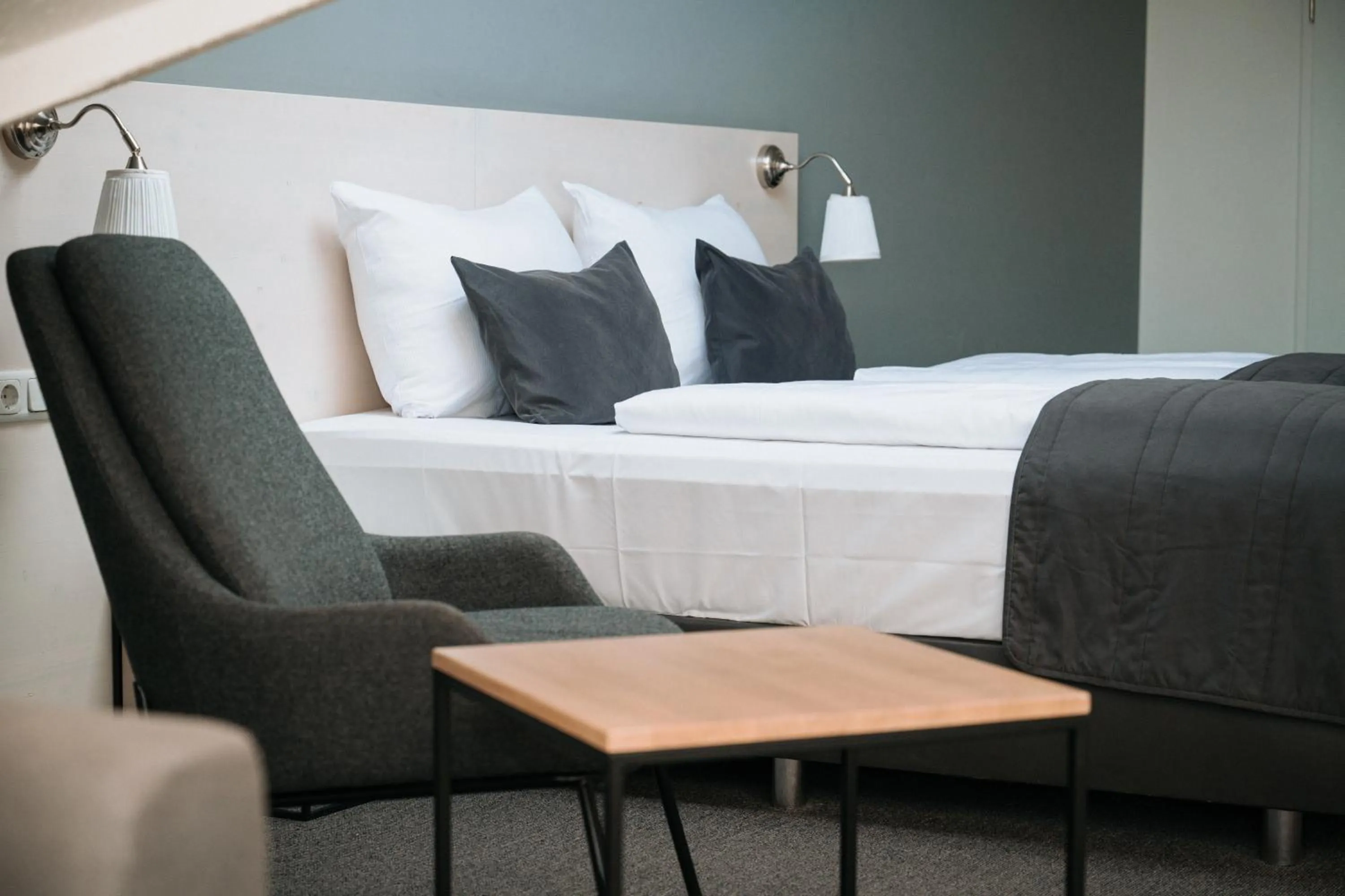 Photo of the whole room, Bed in Alpenglühen Smart Hotel