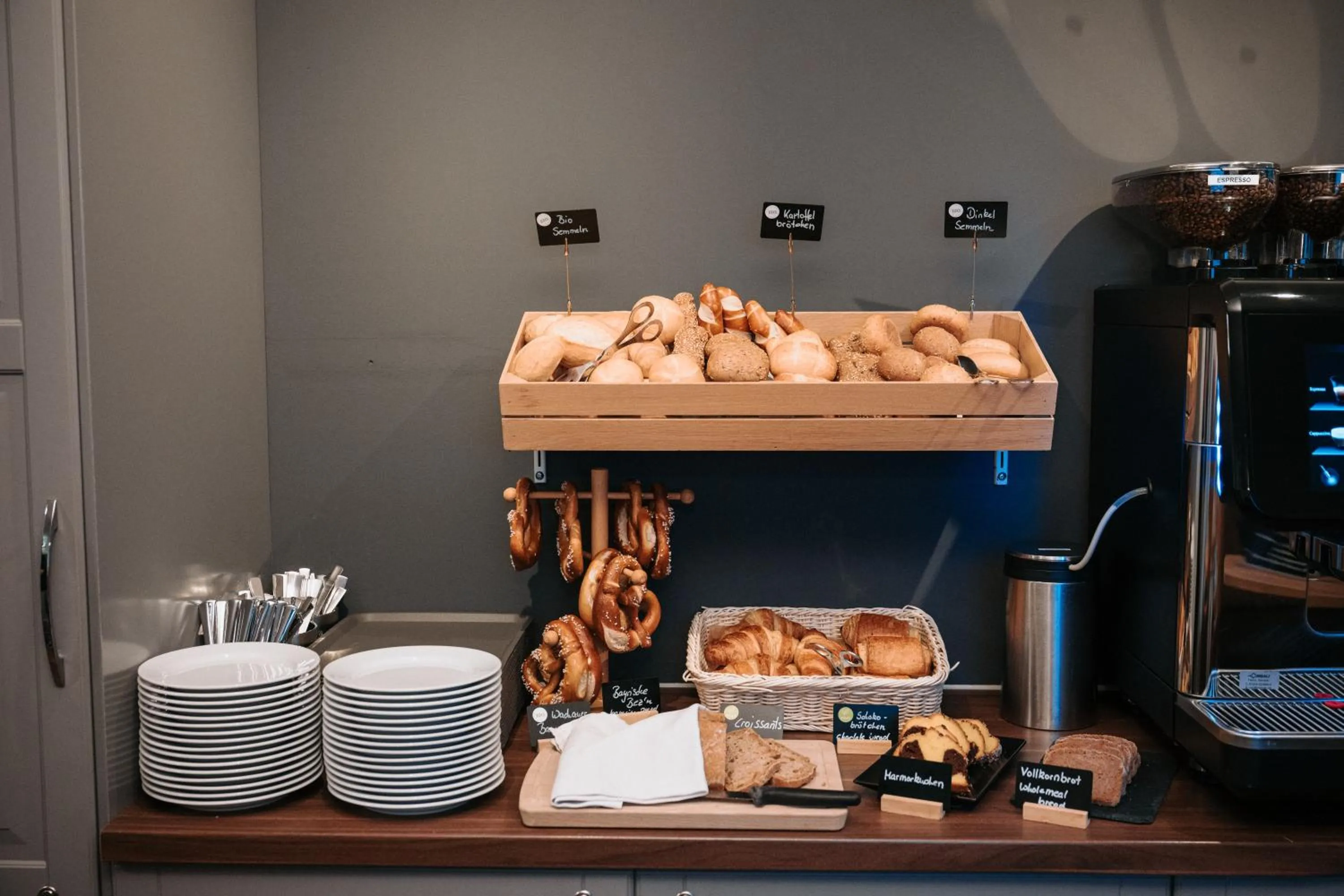 Buffet breakfast in Alpenglühen Smart Hotel