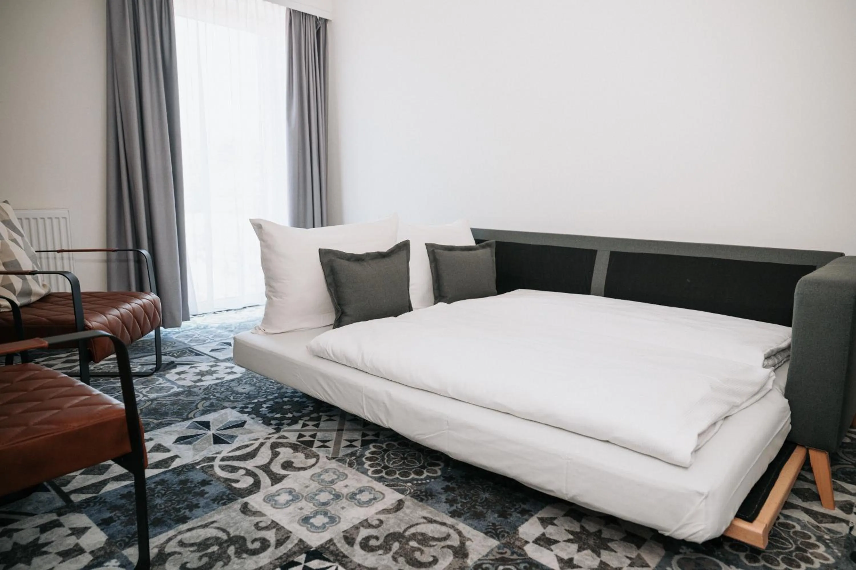 Photo of the whole room, Bed in Alpenglühen Smart Hotel